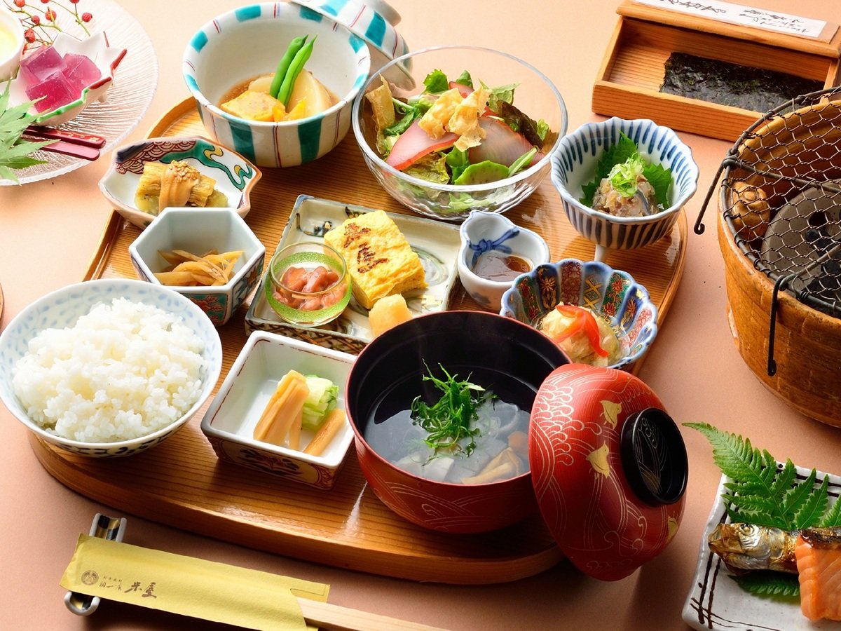 【月替り朝食】海の幸・山の幸を盛り込んだ内容でご用意