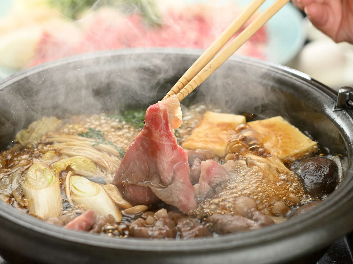 美味しい牛肉を、アツアツのすき焼きでお召し上がり下さい。※写真はイメージです