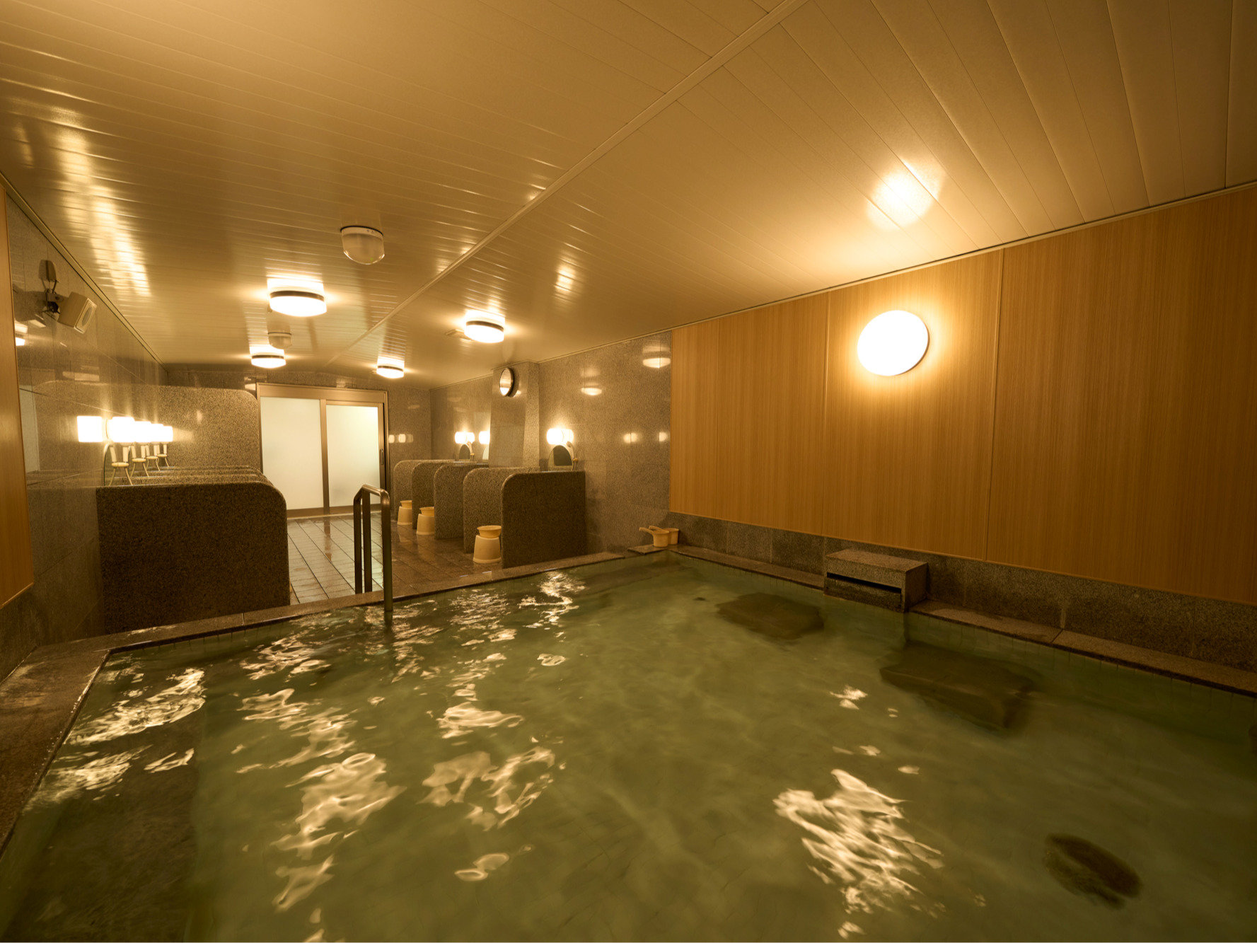 �y�j������z�ǖʂ̃f�U�C���́u�����_���R�}�v�Ɣ����D�̕����C���[�W���Ă���܂��B