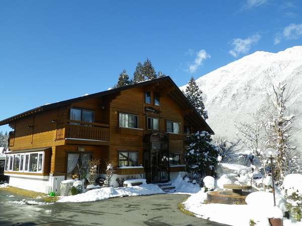 �W��1100���̓~�B�ӂ��ʔ���̐��E�ŁA�I�V���C����̌i�F���ō��B