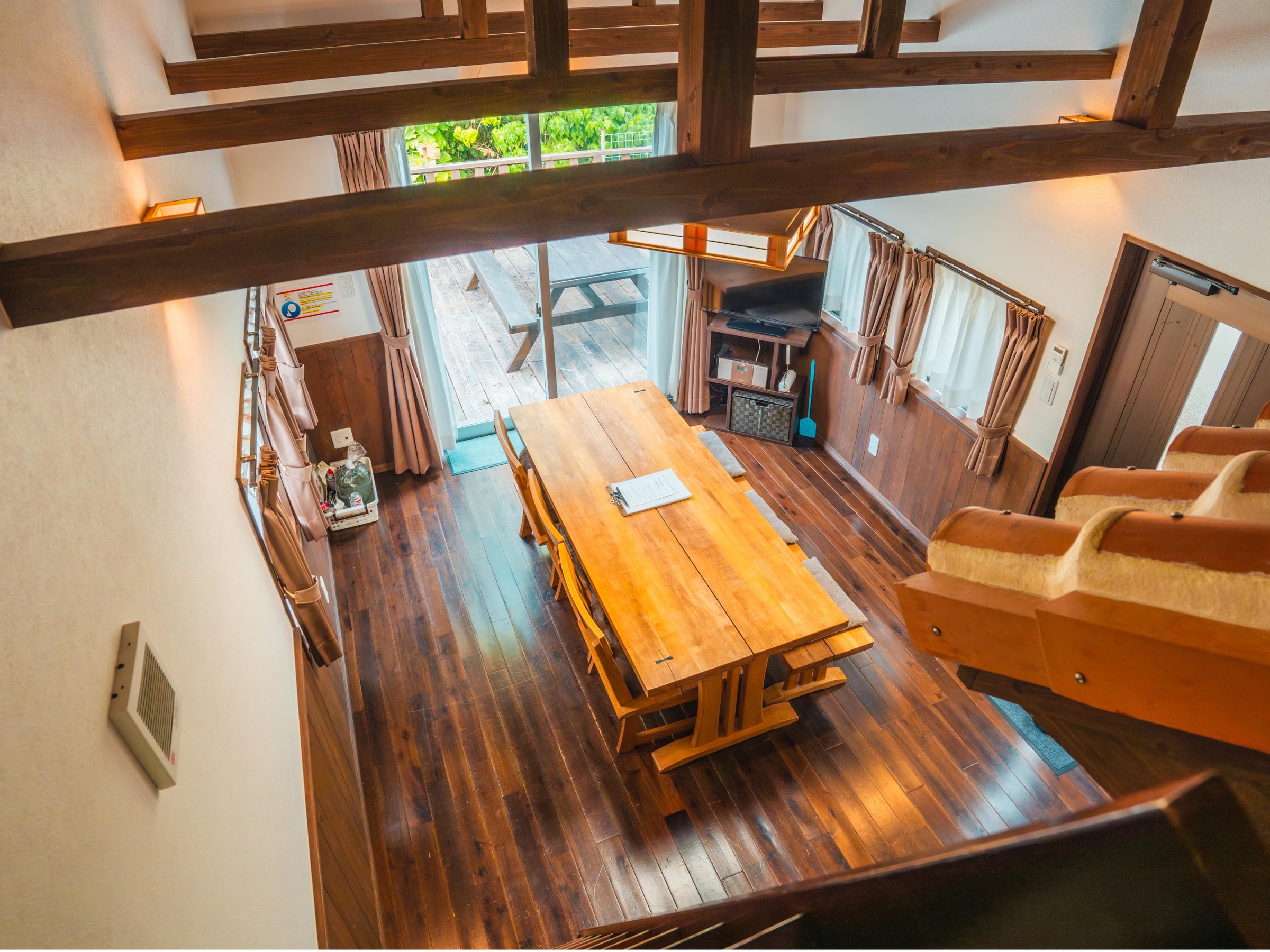 �y�g���[���[�n�E�X�z�_�C�j���O