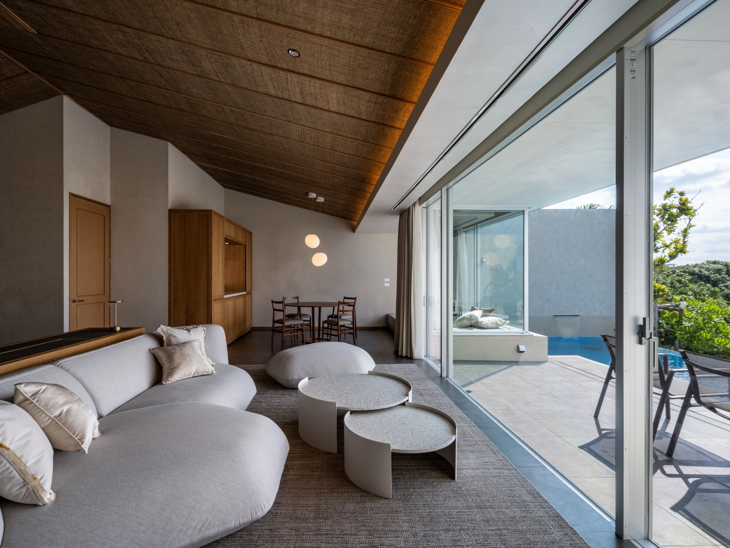 �v���~�A�X�C�[�g