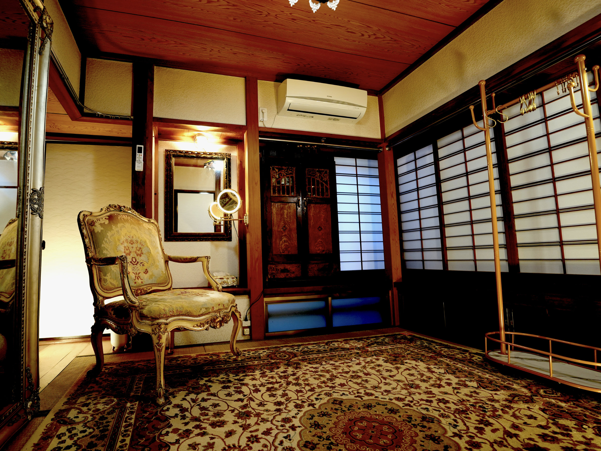 �h���X���[���͒��̎x�x����̃����b�N�X��������p���ϕ����ł��B���D�~���[�A�h���C���[�A�w�A�A�C�����L