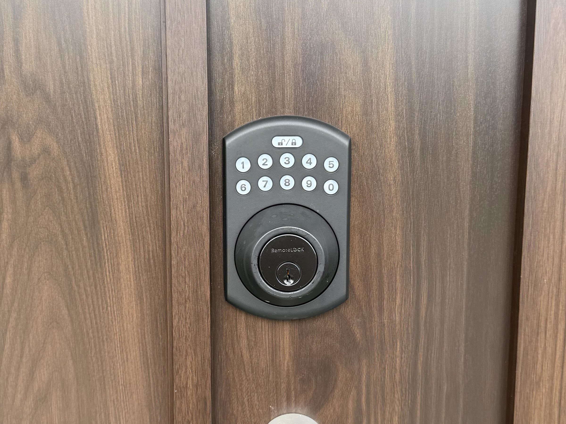 ���ցE�e�����ɃX�}�[�g�L�[���̗p�B��ΖʁE�X���[�Y�ȓ������\�B�Ïؔԍ����ŉ��K�ȑ؍݂��T�|�[�g�B