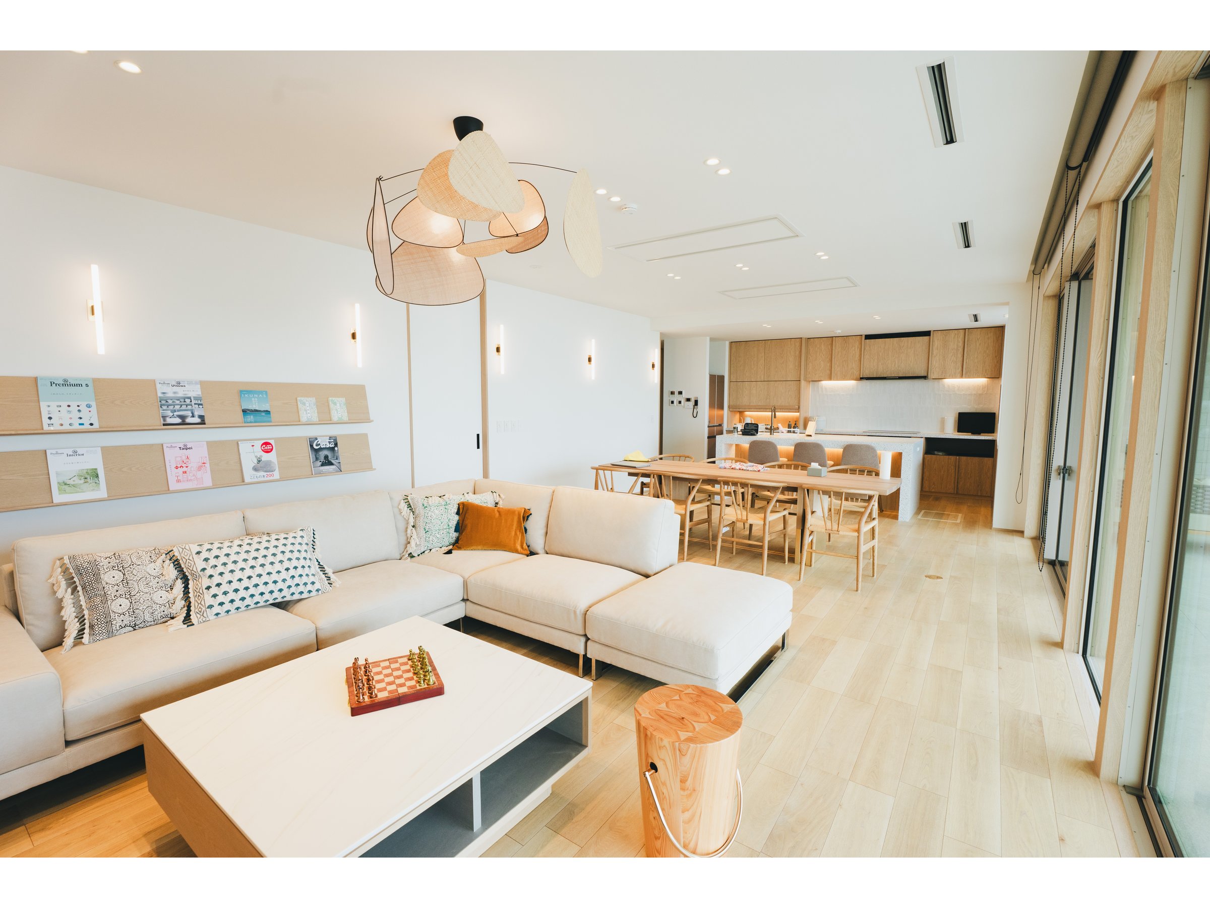 �C����]�ł���J���I�ȃ��r���O�B