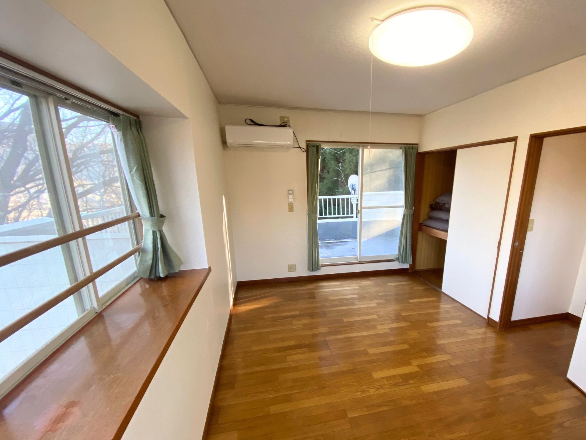 ���邭�������Ƃ����m���ŉ��K�ɂ��x�݂��������܂�