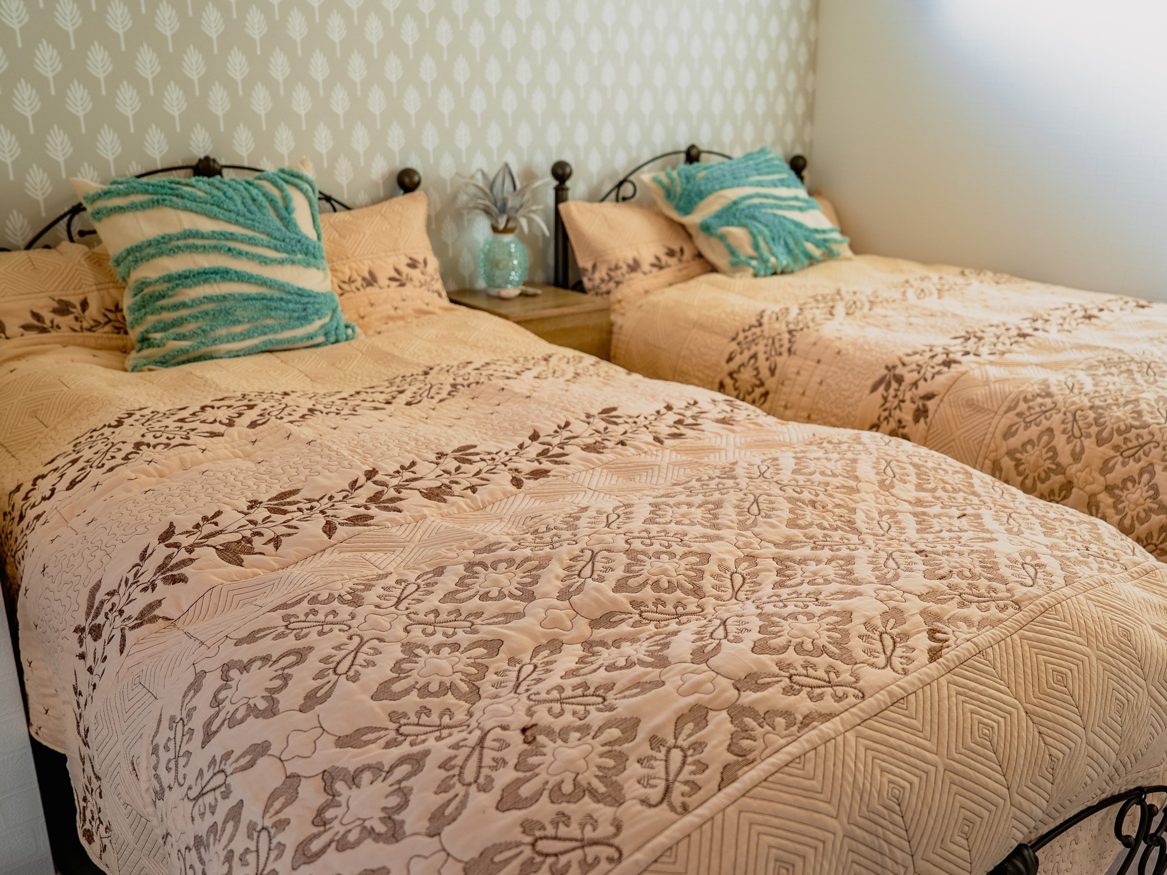 1�K�̃x�b�h���[���ɂ́A������薰���x�b�h��2�䂲�p�ӂ��܂����B