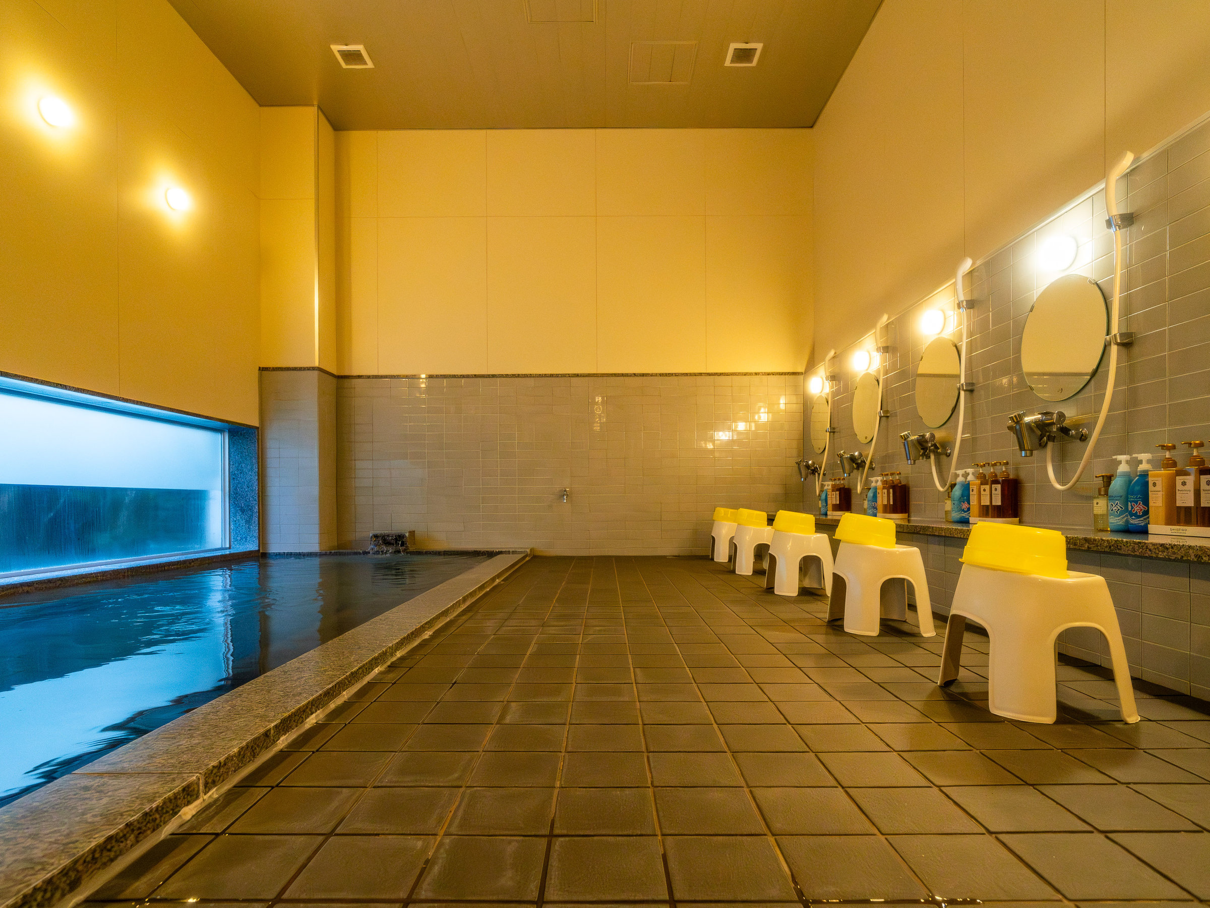 �j������