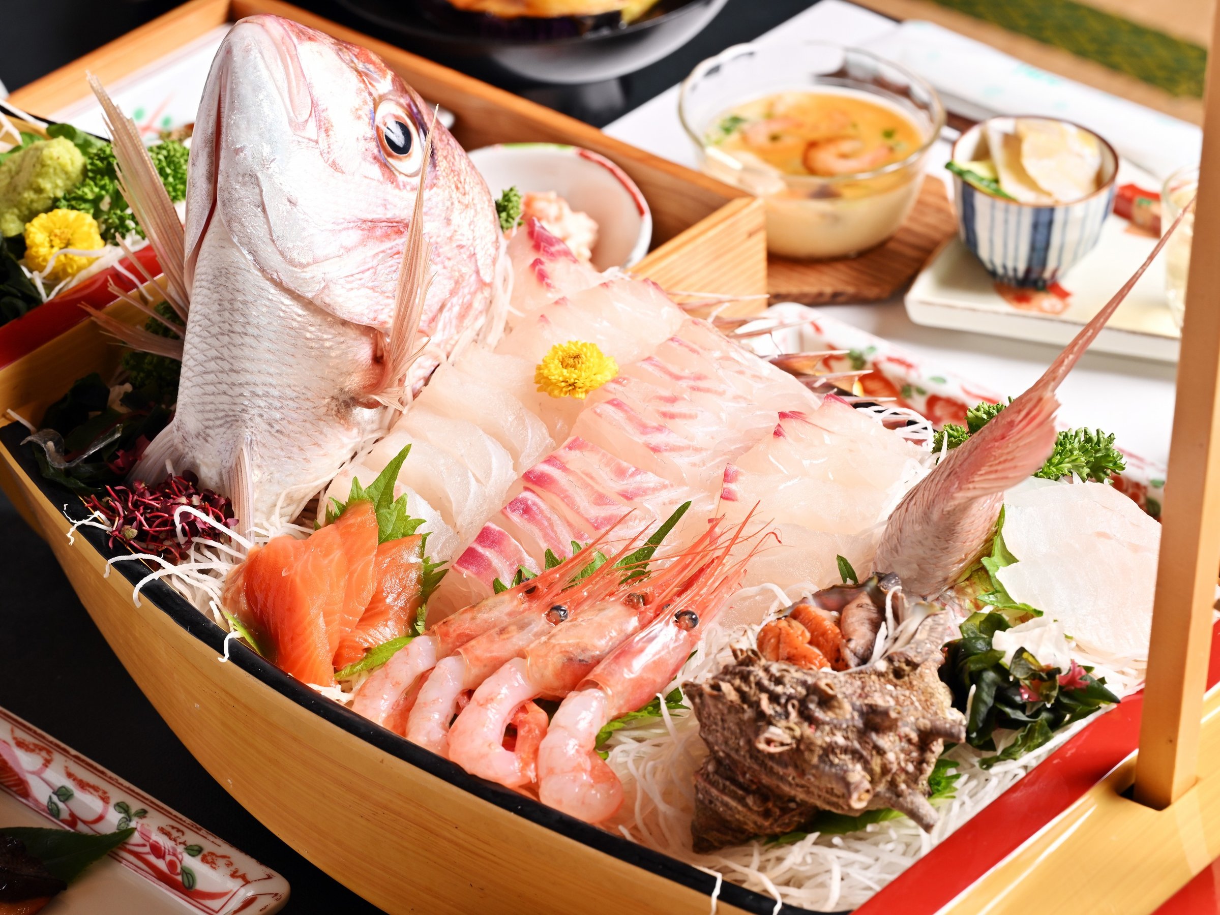 若狭ならではの豪華な船盛(2名様以上でつきます)