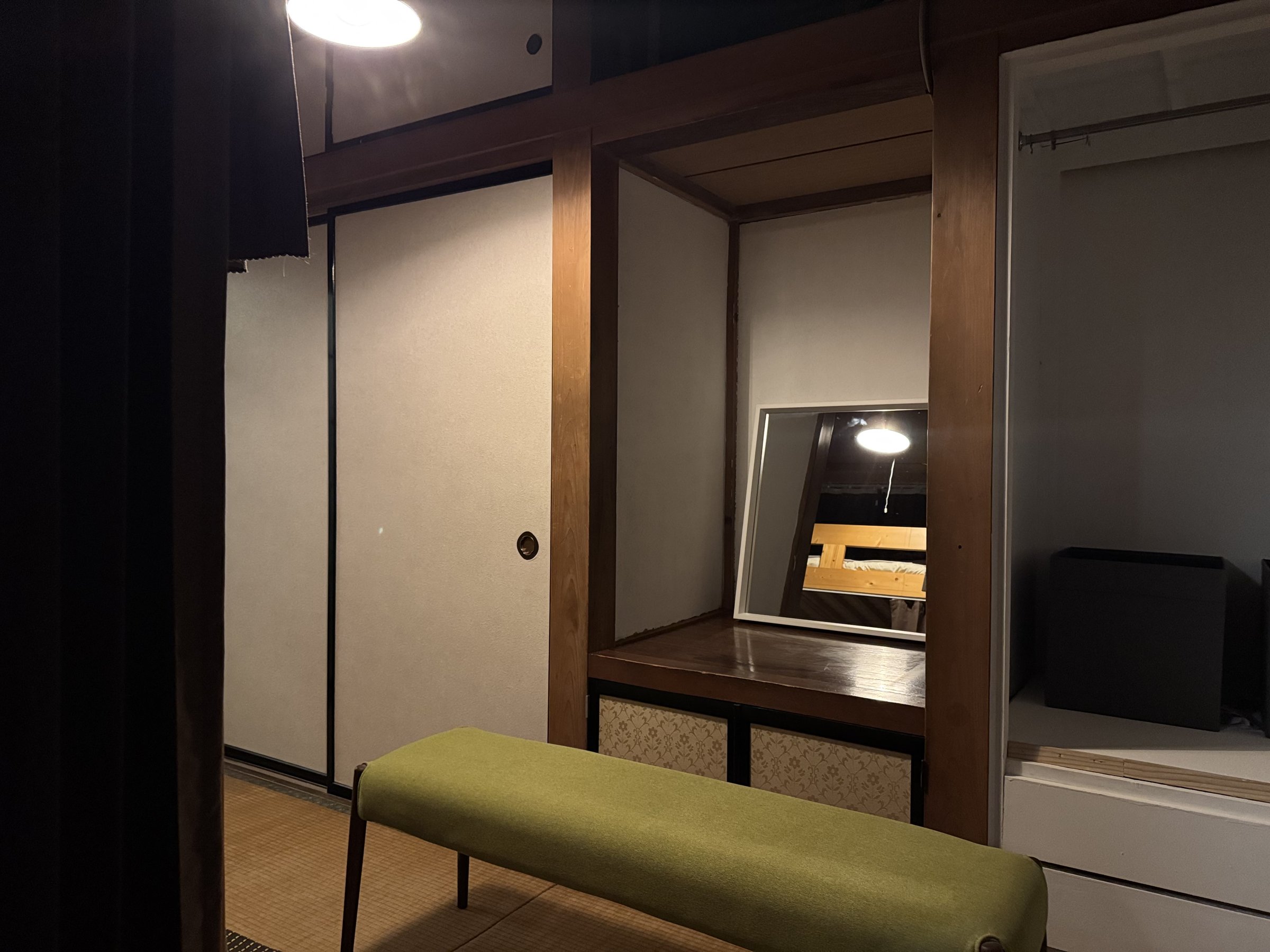 �������h�~�g���[���[���i���C�N�A�b�v�X�y�[�X�j