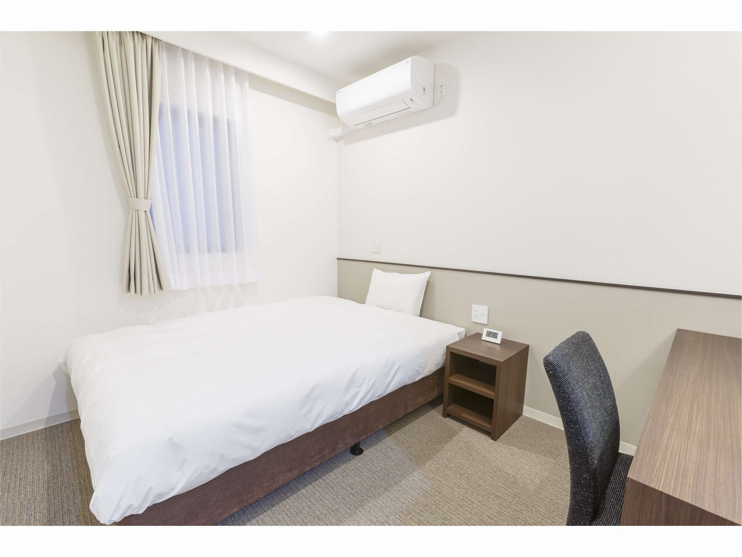 ���f���[�g�V���O���̂������ł��B�ʏ�̃V���O�������x�b�h���傫�����߂Q���l�ł̂����p���l�C�ł��B