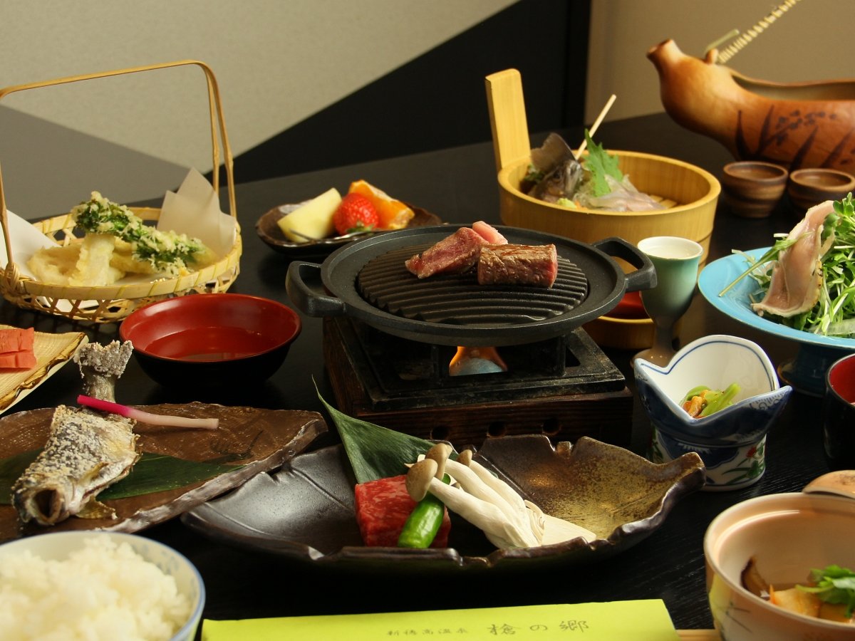 �[�H���F�{�̒n���Y�̐H�ނ𒆐S�ɂ��o�����Ă��܂��B