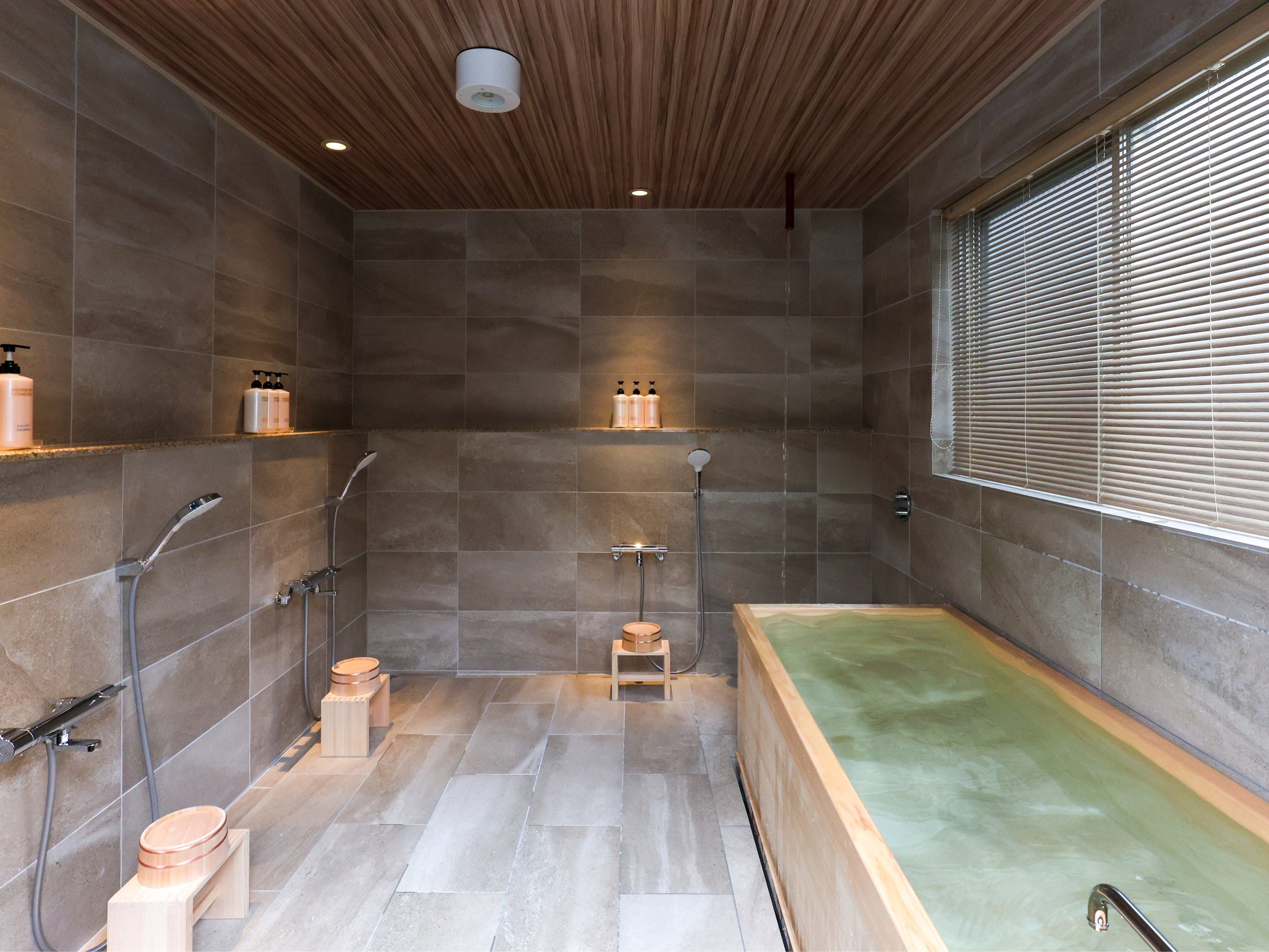 �y1�K�����z�V�����[��3�J���A�ł�������1�J���������܂��B