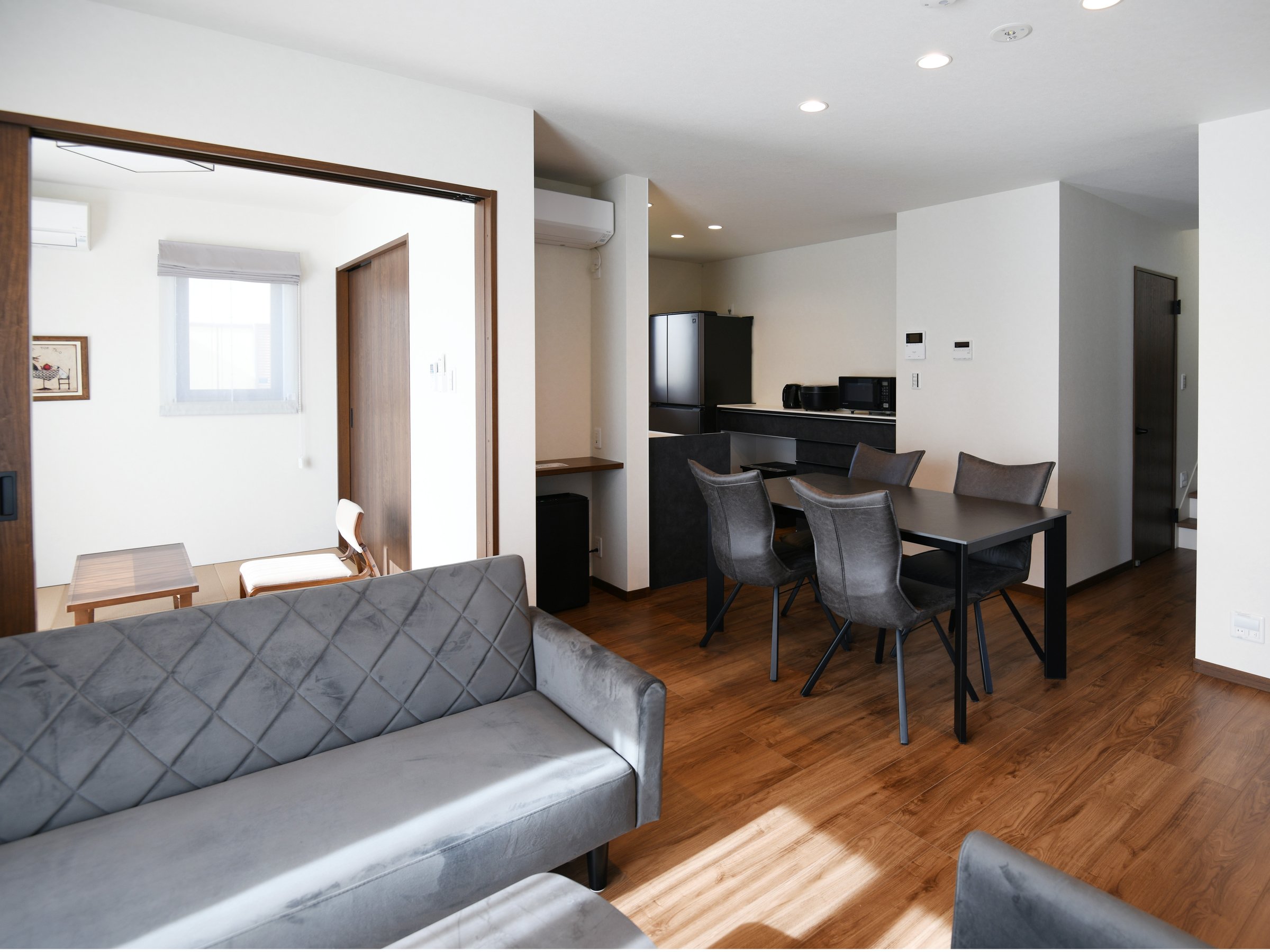 ���r���O