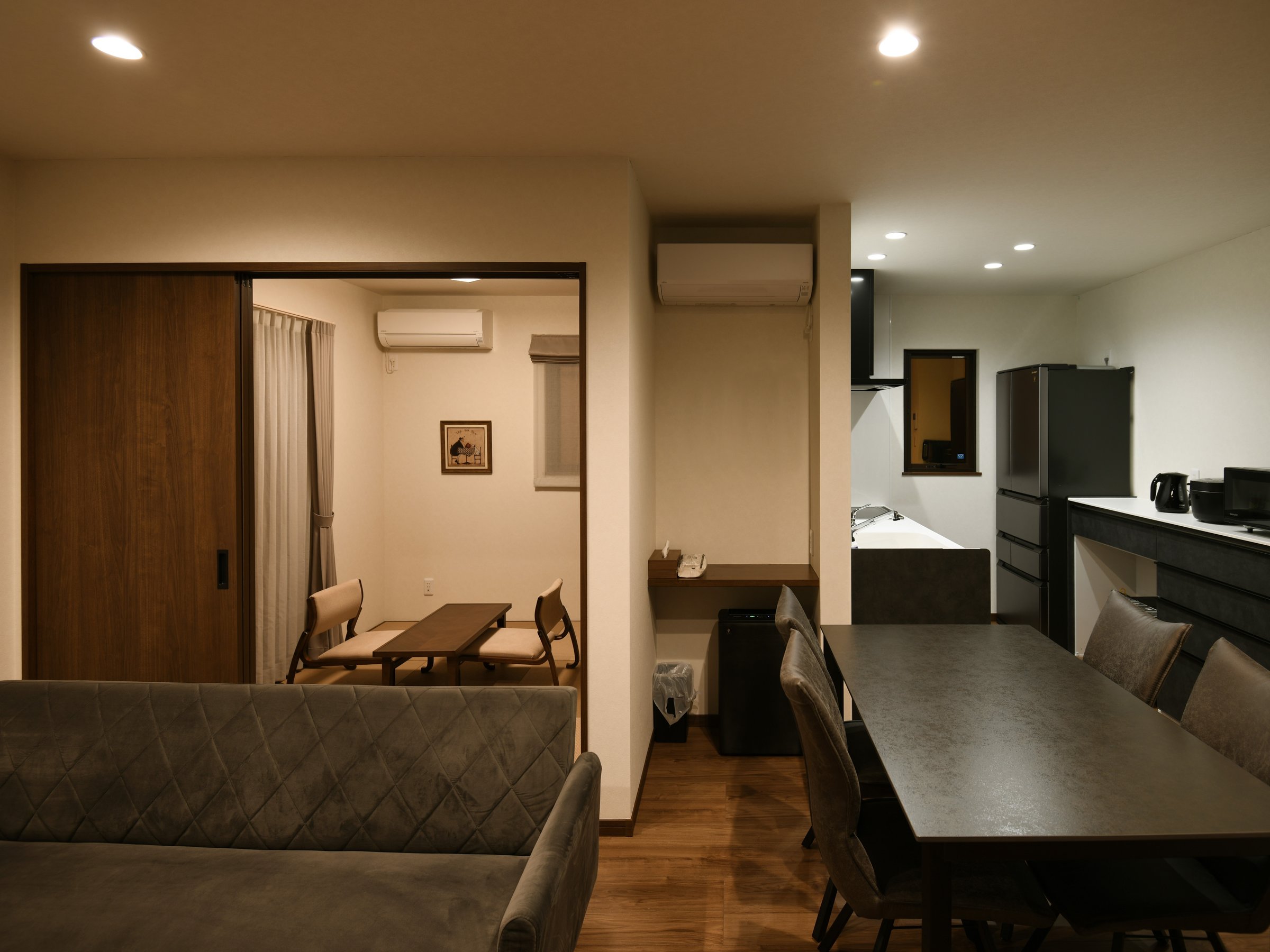 ���r���O�E�_�C�j���O�E�L�b�`��+�a��