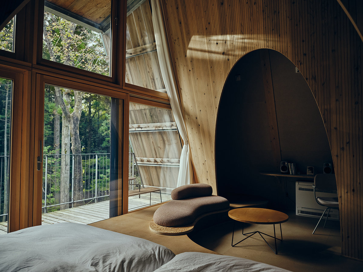 �x�b�h���[��