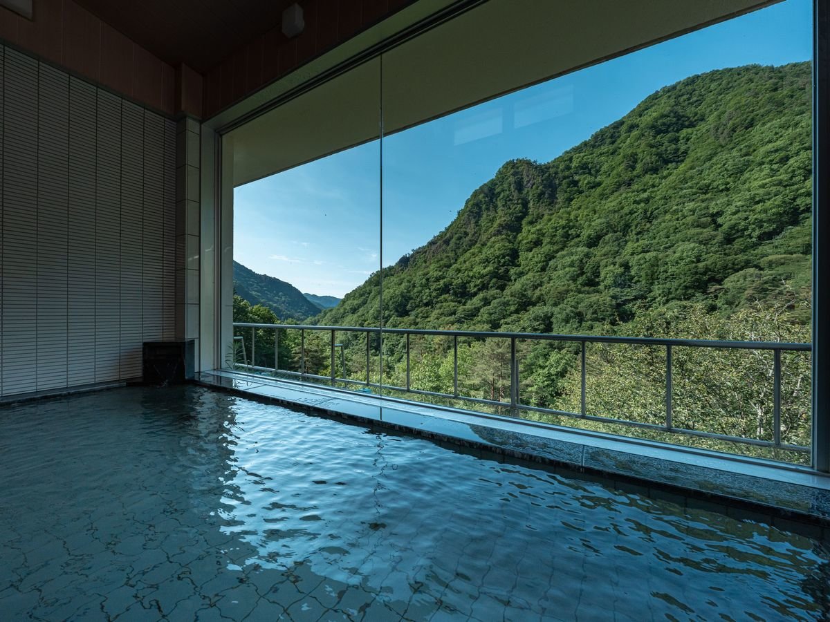 �y�����z���R�Ɉ͂܂ꂽ�������Ȃ�ł͂̌i�ς𖞋i