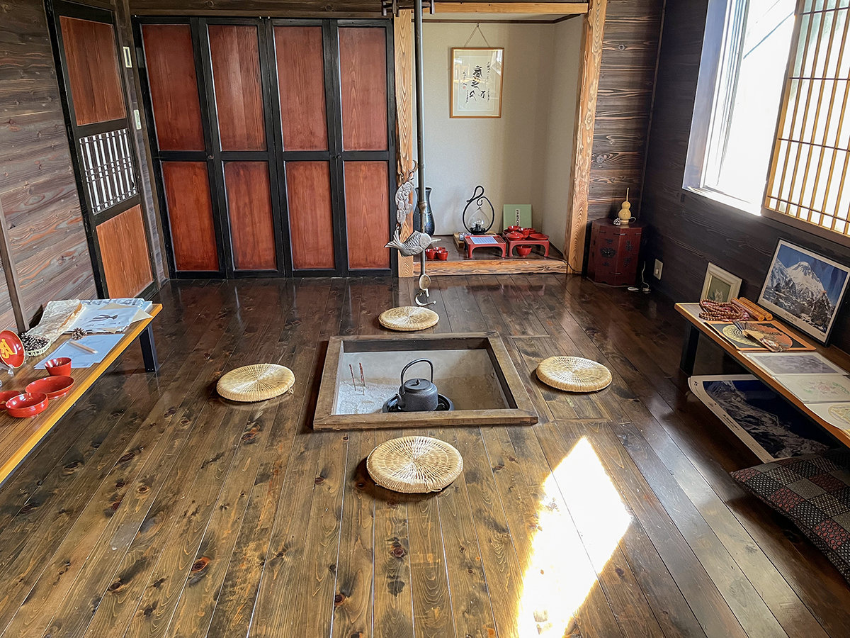 #ٓ@2FLXy[XɈ͘F܂BRɂB