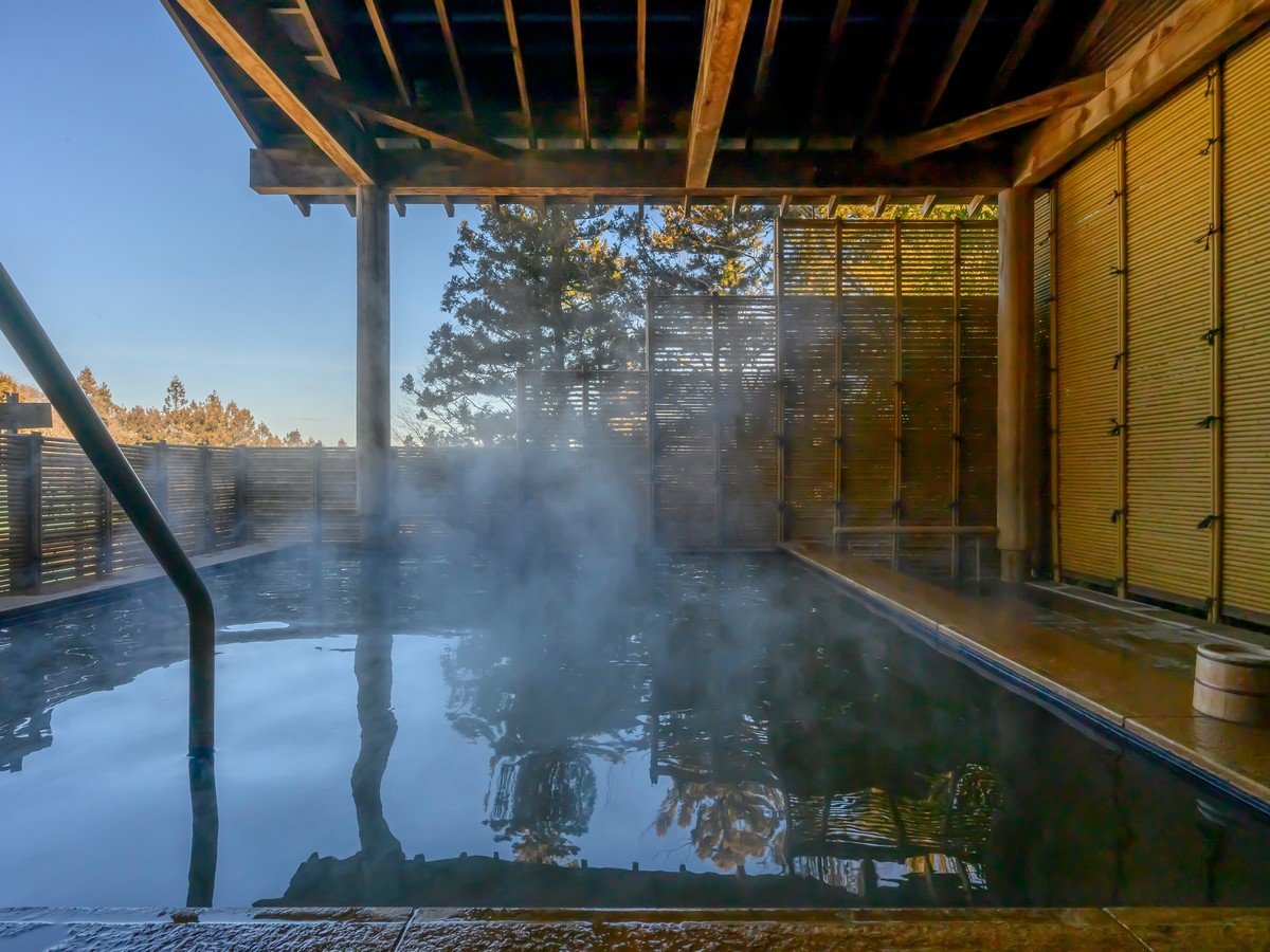 �R�̐��݂�������C�̒��A�����݂����y���݂��������B