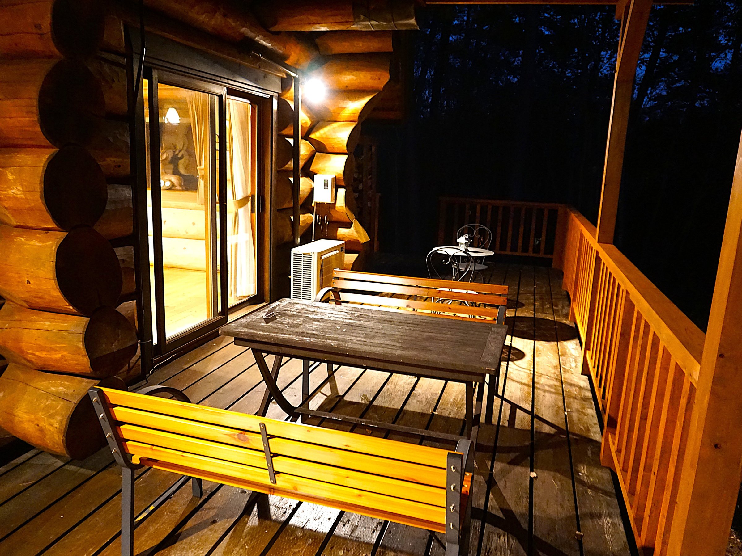 �yBBQ��p�e���X�z�΂Ɉ͂܂ꂽ�J�����A�G�߂̕��������Ȃ���BBQ���y���ޓ����ȁB