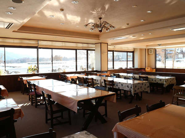 �_�C�j���O���[��