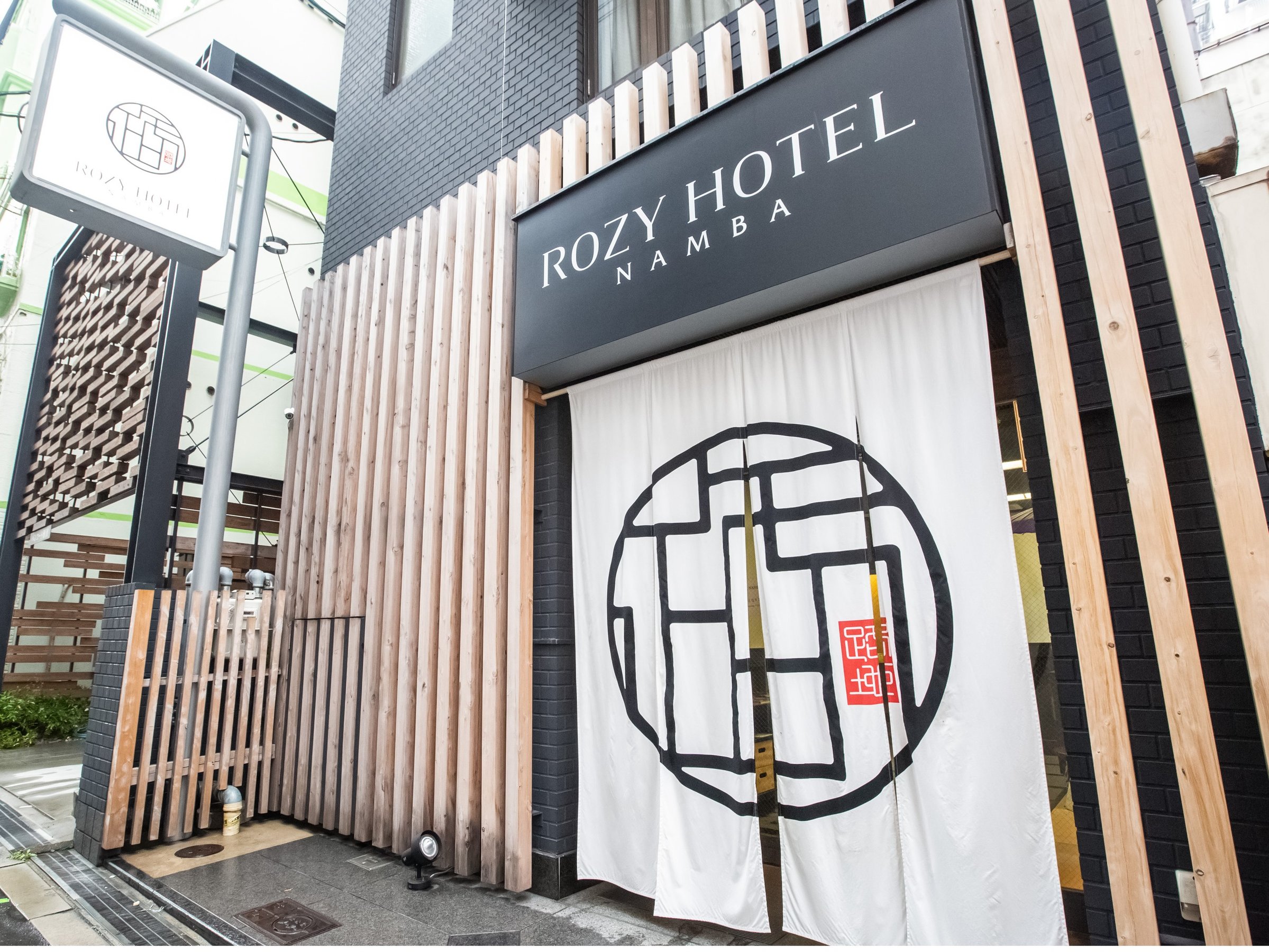 ROZY HOTEL NAMBA�O��