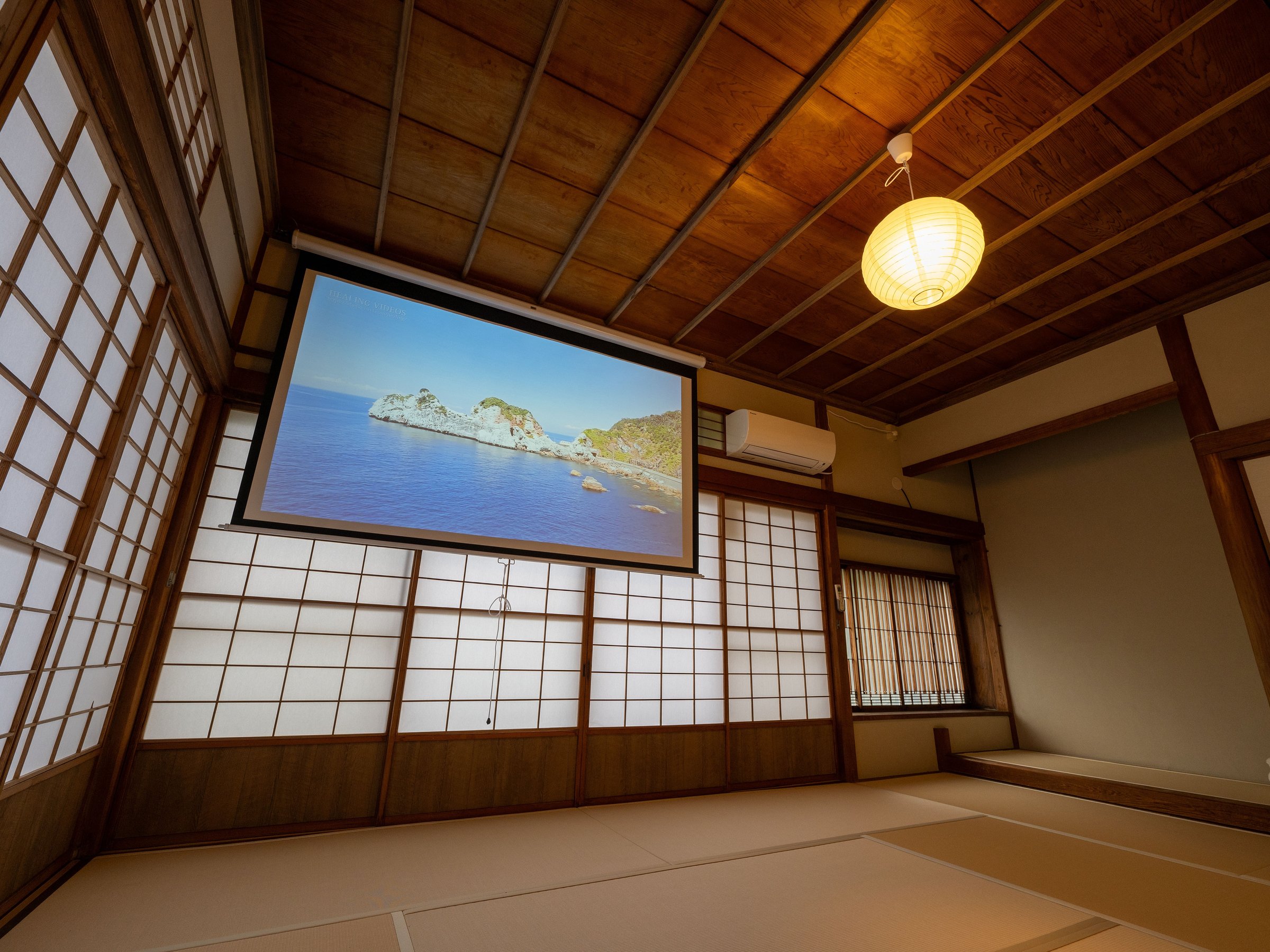 100C`ʂ̃vWFN^[Ă܂B