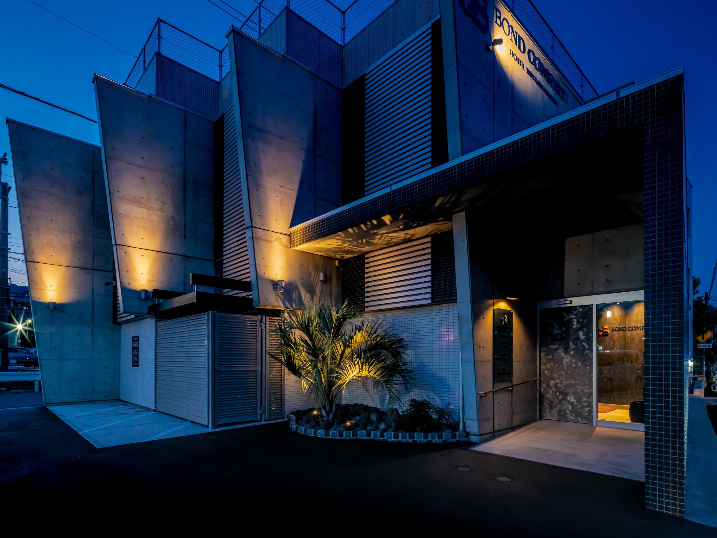 BOND COMFORT HOTEL@O()