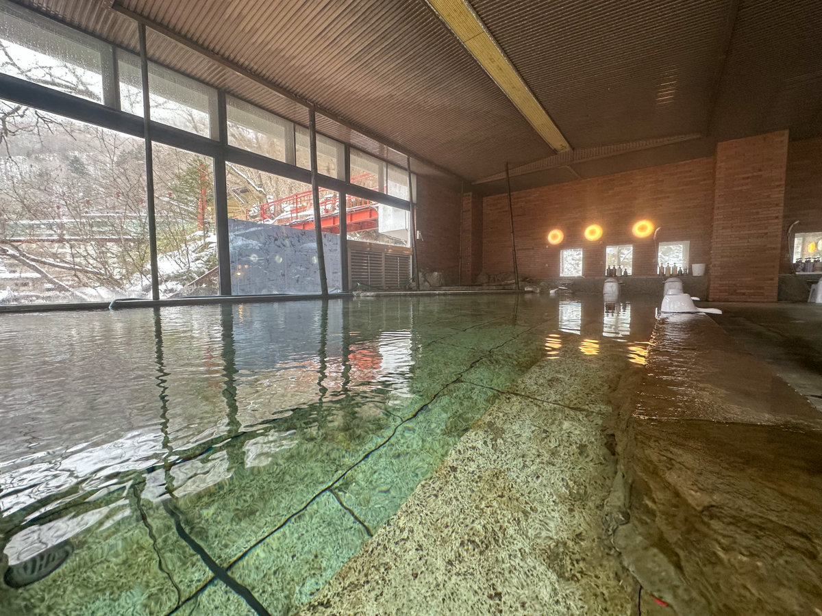 �m�嗁��n�������̑厩�R�ƌk�J���Ɉ͂܂ꂽ�铒�w�얓����x�ŐÎ�Ɩ����ɖ������ЂƂƂ���