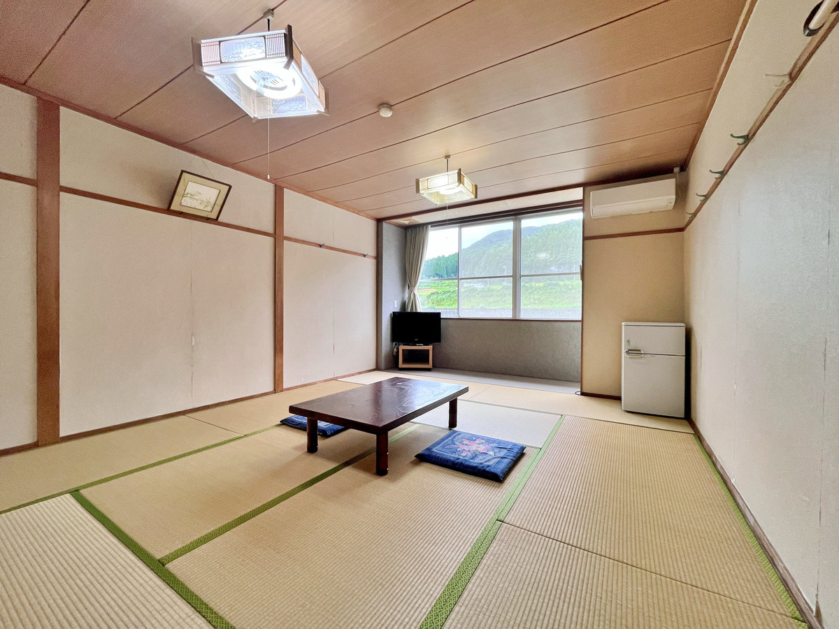 yqi10ajzԍLÅOɂ͎R̕i 