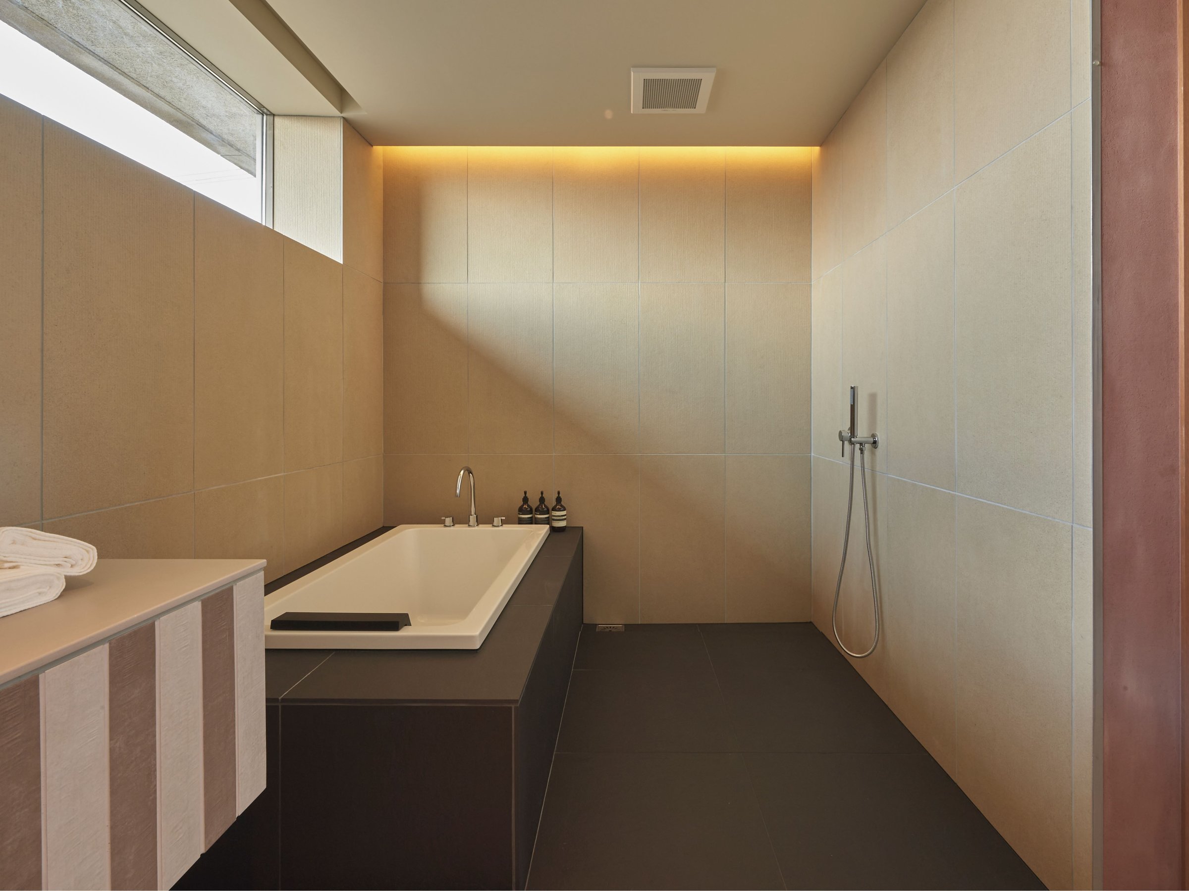 �o�X���[��