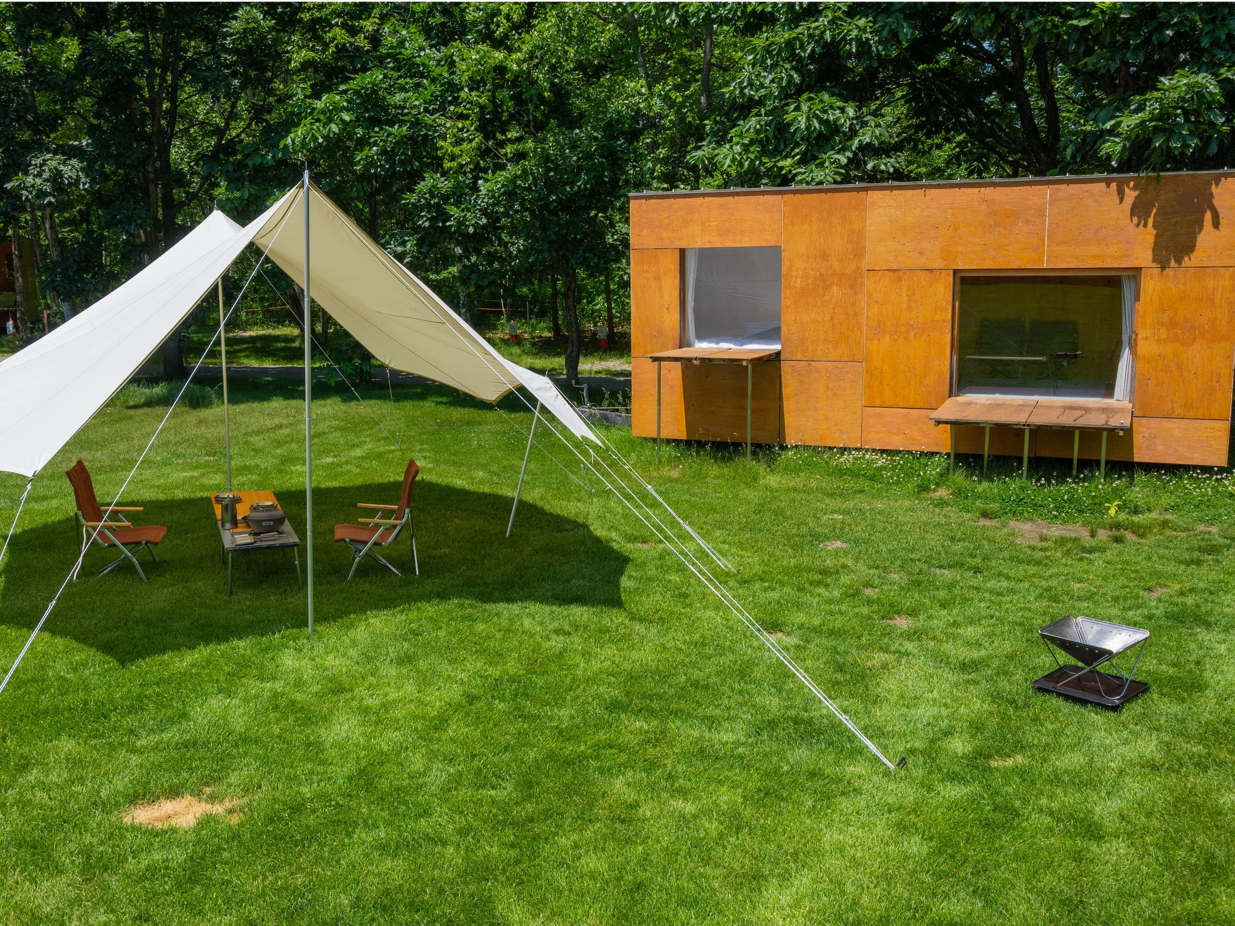 �Z���O�̎Ő��G���A�ɂăe���g��^�[�v�Ȃ�1����݉c���\�ł��B