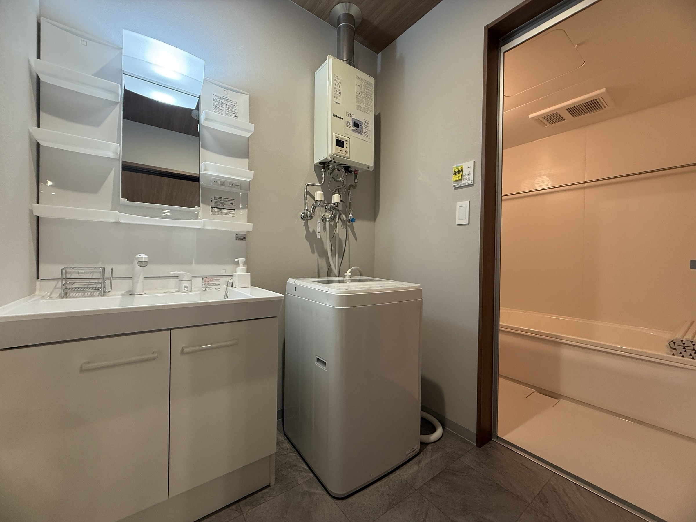 ���ʏ��E�o�X���[��