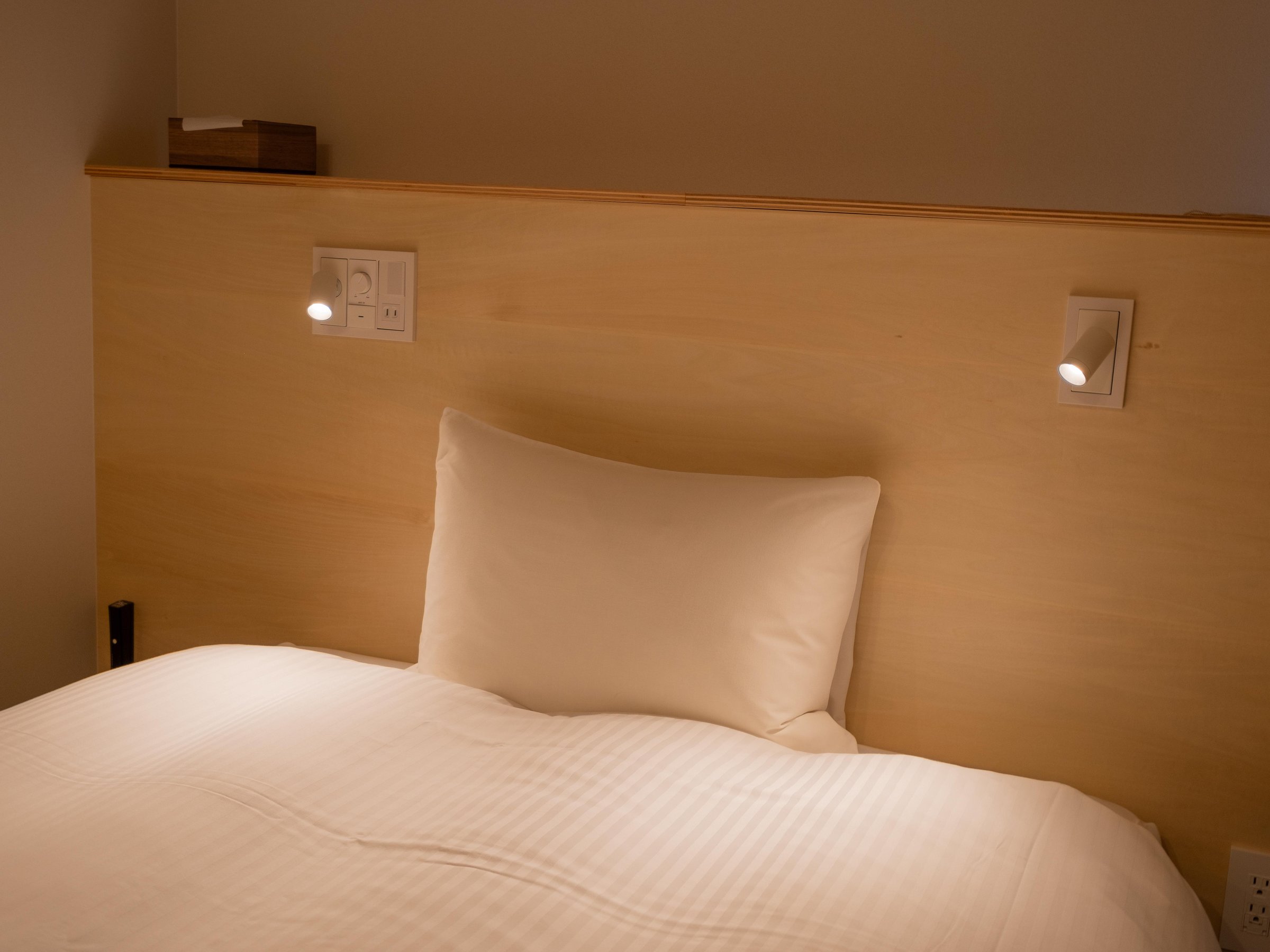 4F���j���[�A�����[���͑S���V�����Y���x�b�h���̗p���Ă���܂��B