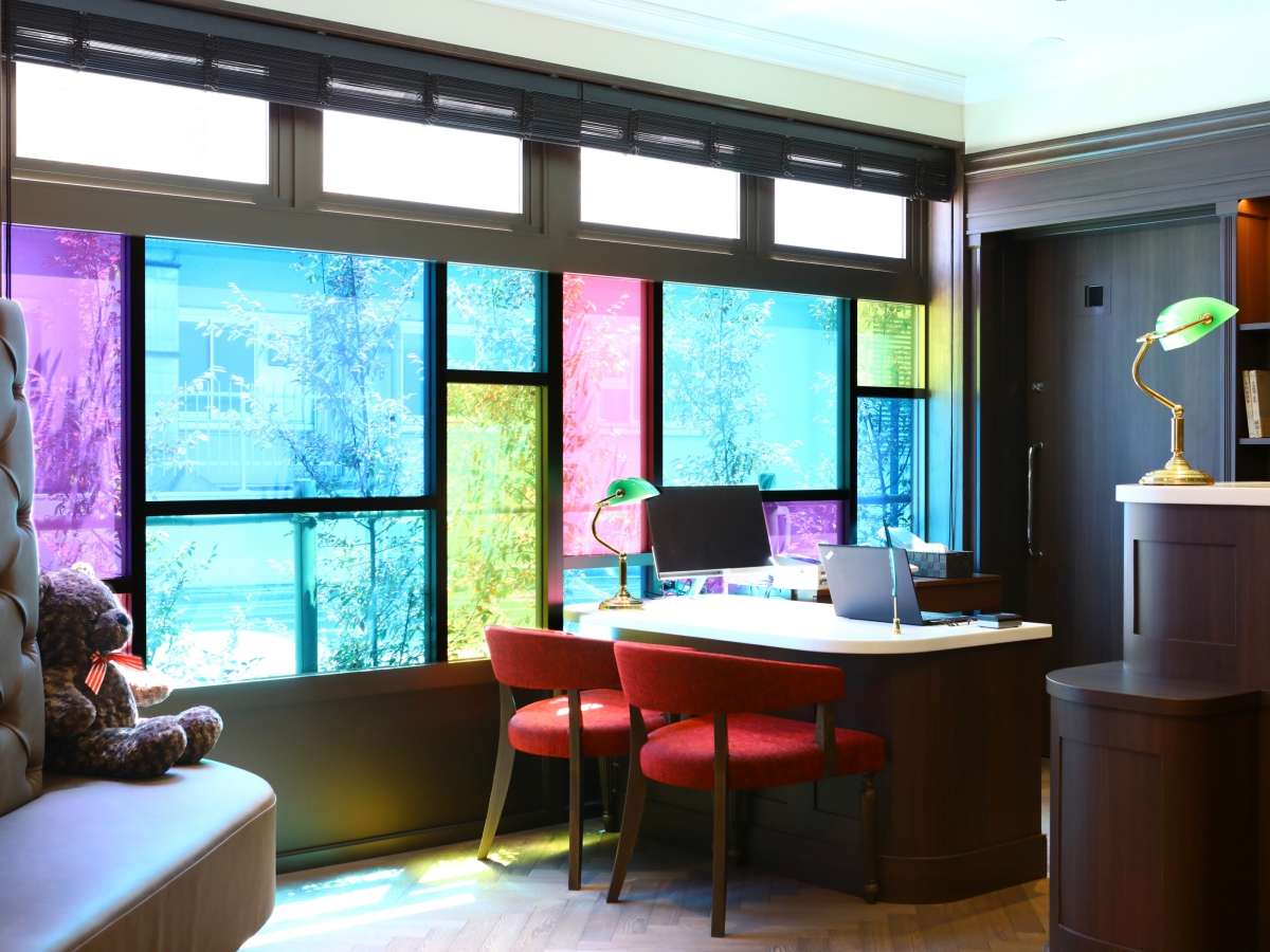 �傫�ȑ��⍂���V��A�A���e�B�[�N�ȕ��͋C�̂����ԁB