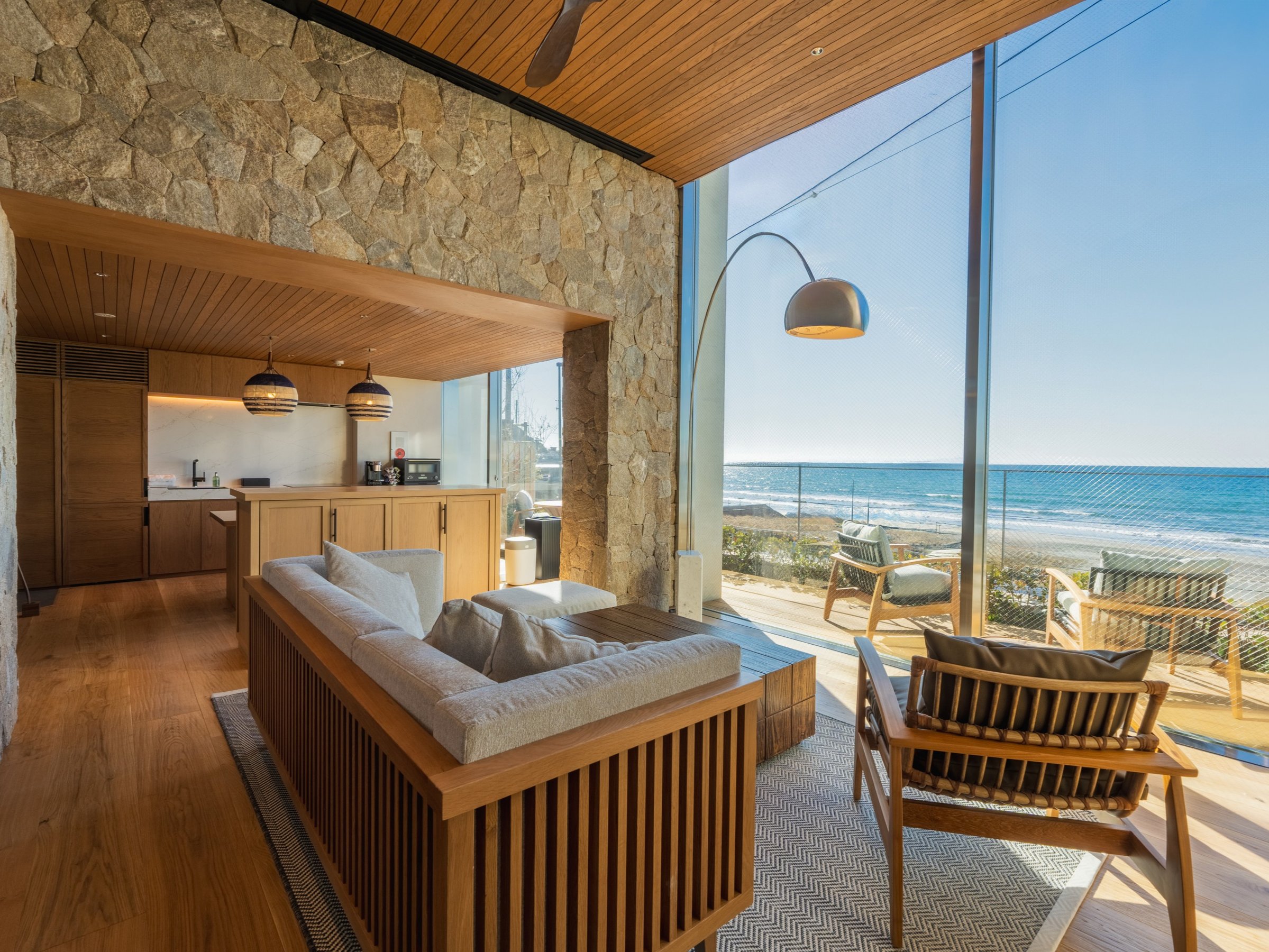 Living & Dining�V�䍂3.35m�̊J�������ӂ�郊�r���O�B