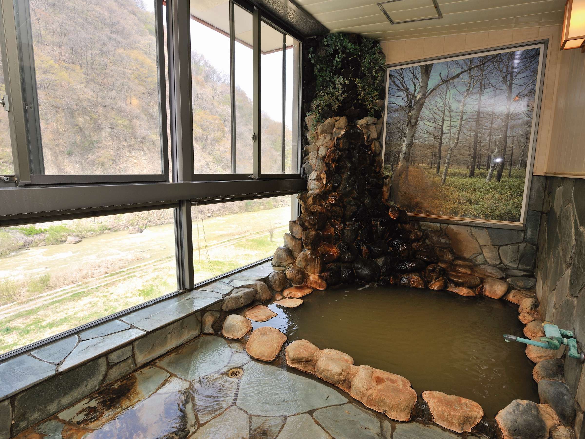 �S�i�i10�����4���j��24���ԋq���ɂēV�R��������y���݂��������܂��B