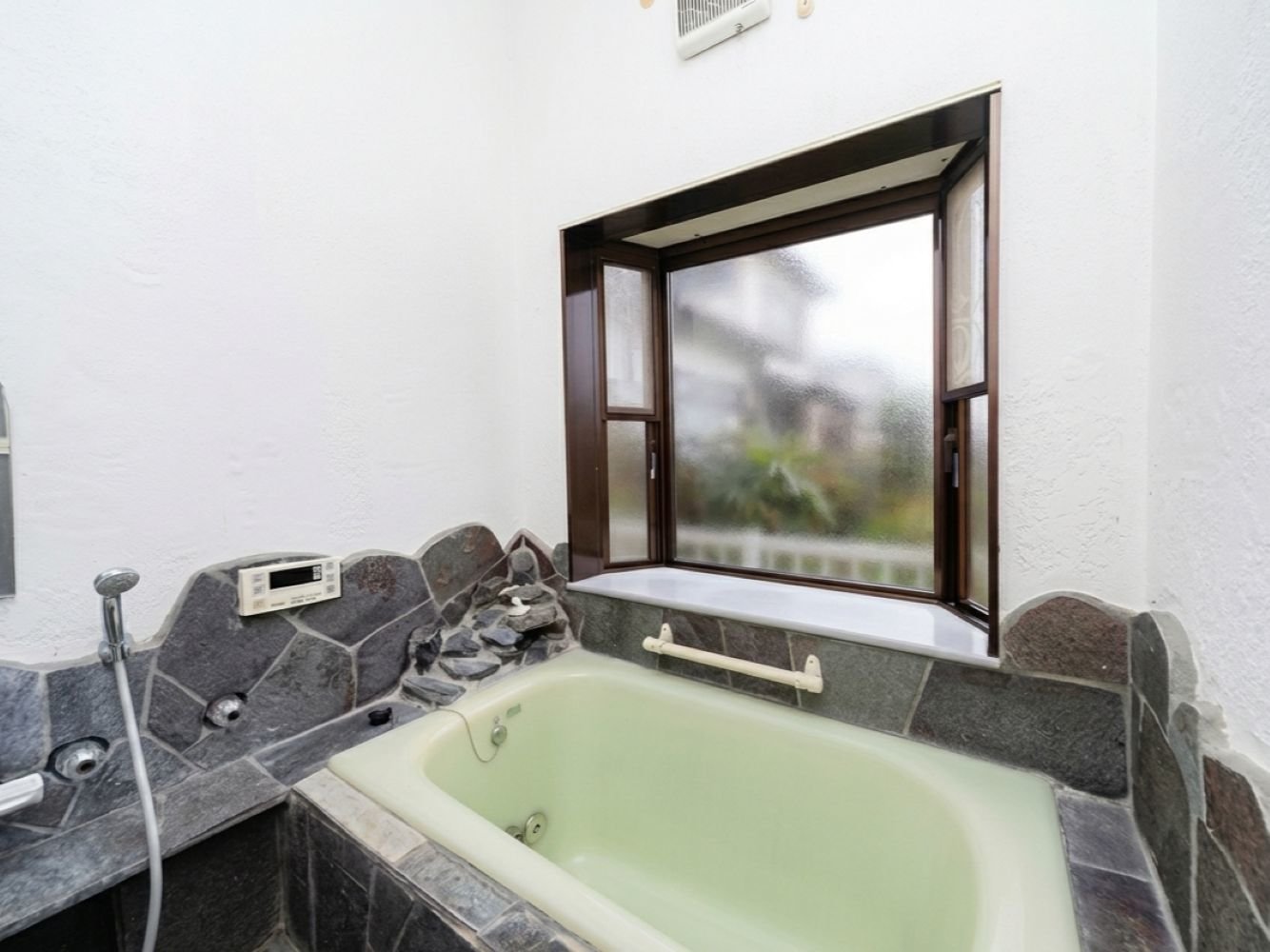 �o�X���[��