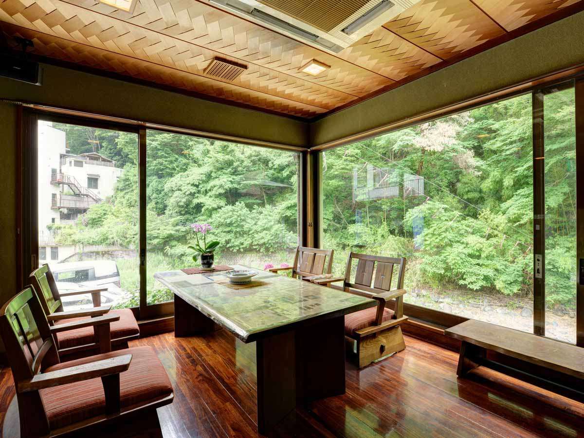 *ٓr[傫ȑ̉ɂ́A̐܂B