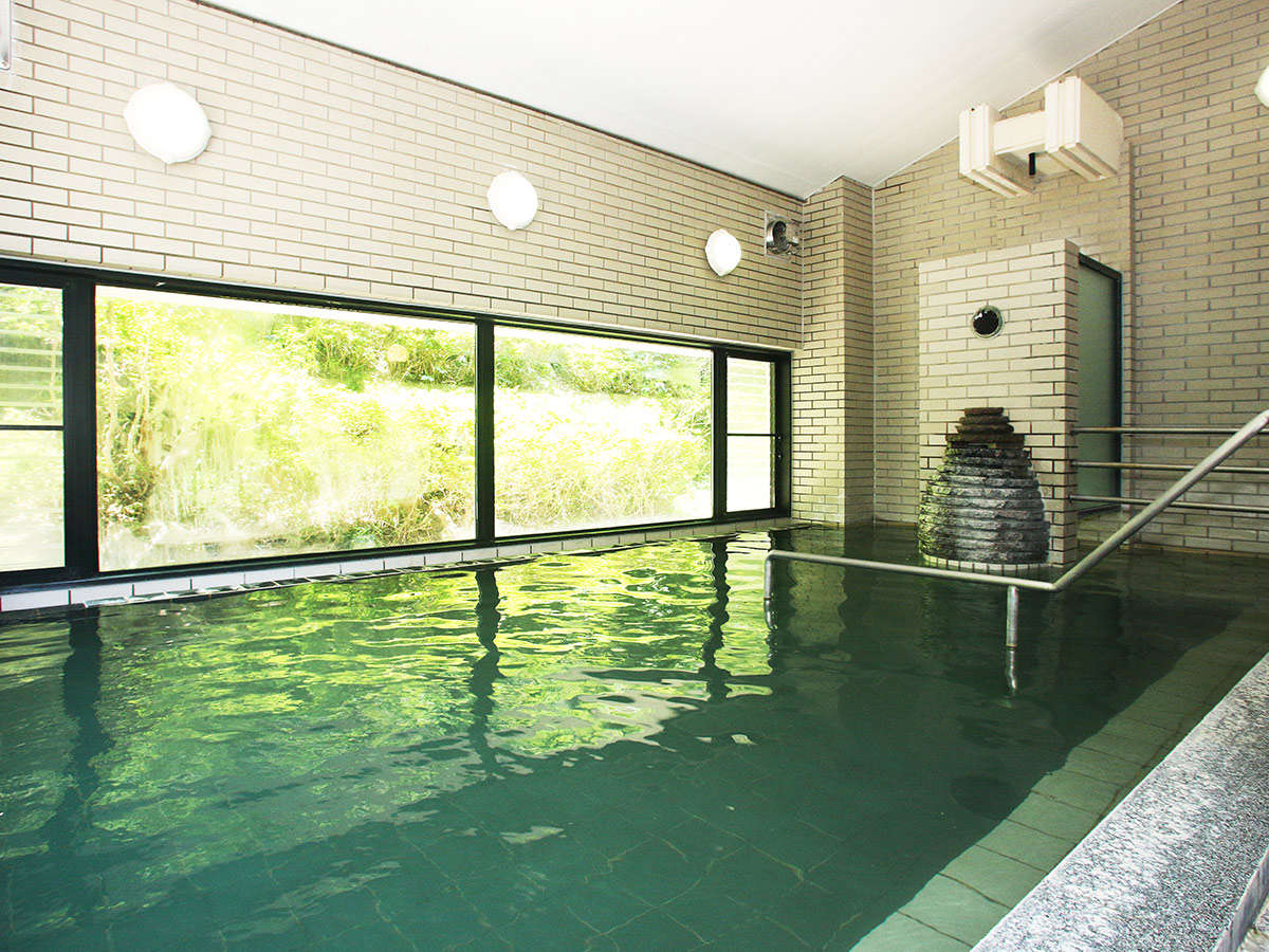 EƂ̌1000NȏO`ÓBɂĐFω܂B