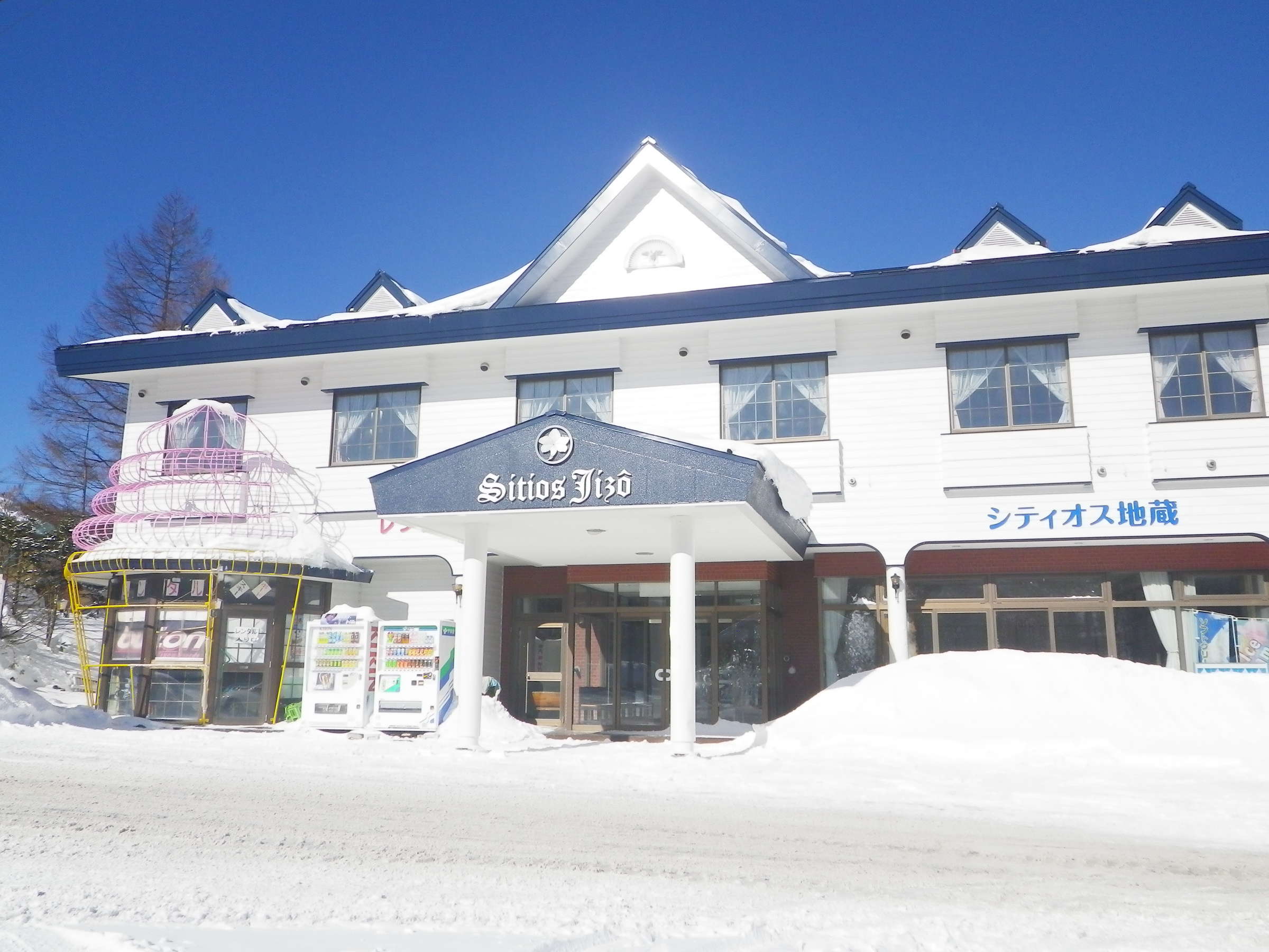 *�O�ρ@�ڂ̑O�ɓ��̊ۍ������L�����D�̗��n�􂺂ЗV�тɗ��Ă��������I