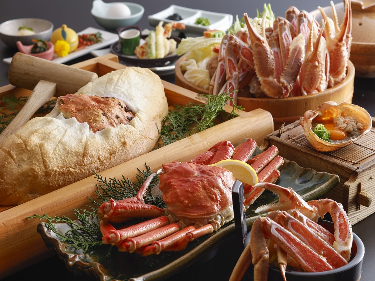 �ʎ蔠�R�[�X���u���ɂ��܂���v��2�`4���l�܂ł�1���B�ʐ^�̃J�j������ޗ���2�l�O�ƂȂ�܂��B