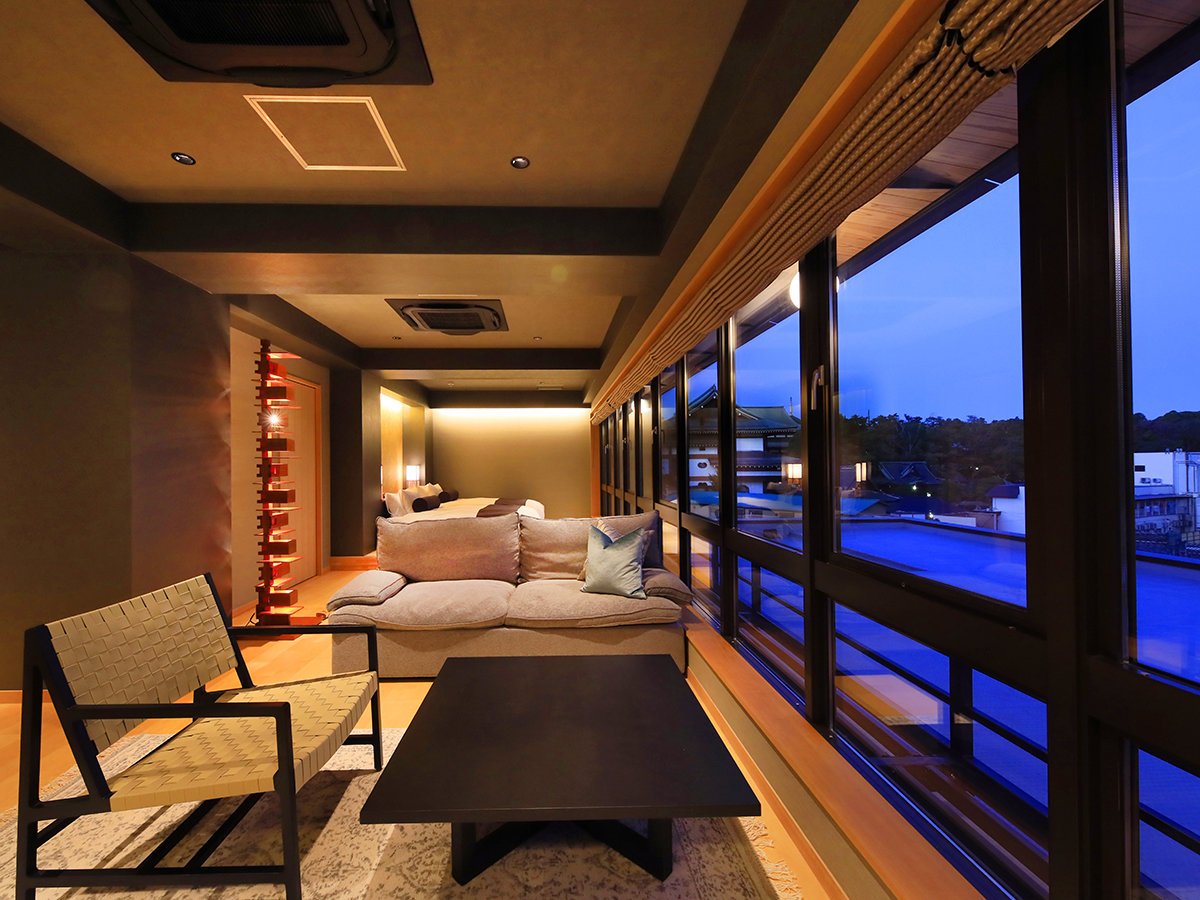 �y�f���b�N�X�c�C���z�킸��3�������Ȃ����c�R�̕\�Q���ɖʂ���a���_���ȃX�C�[�g���[��