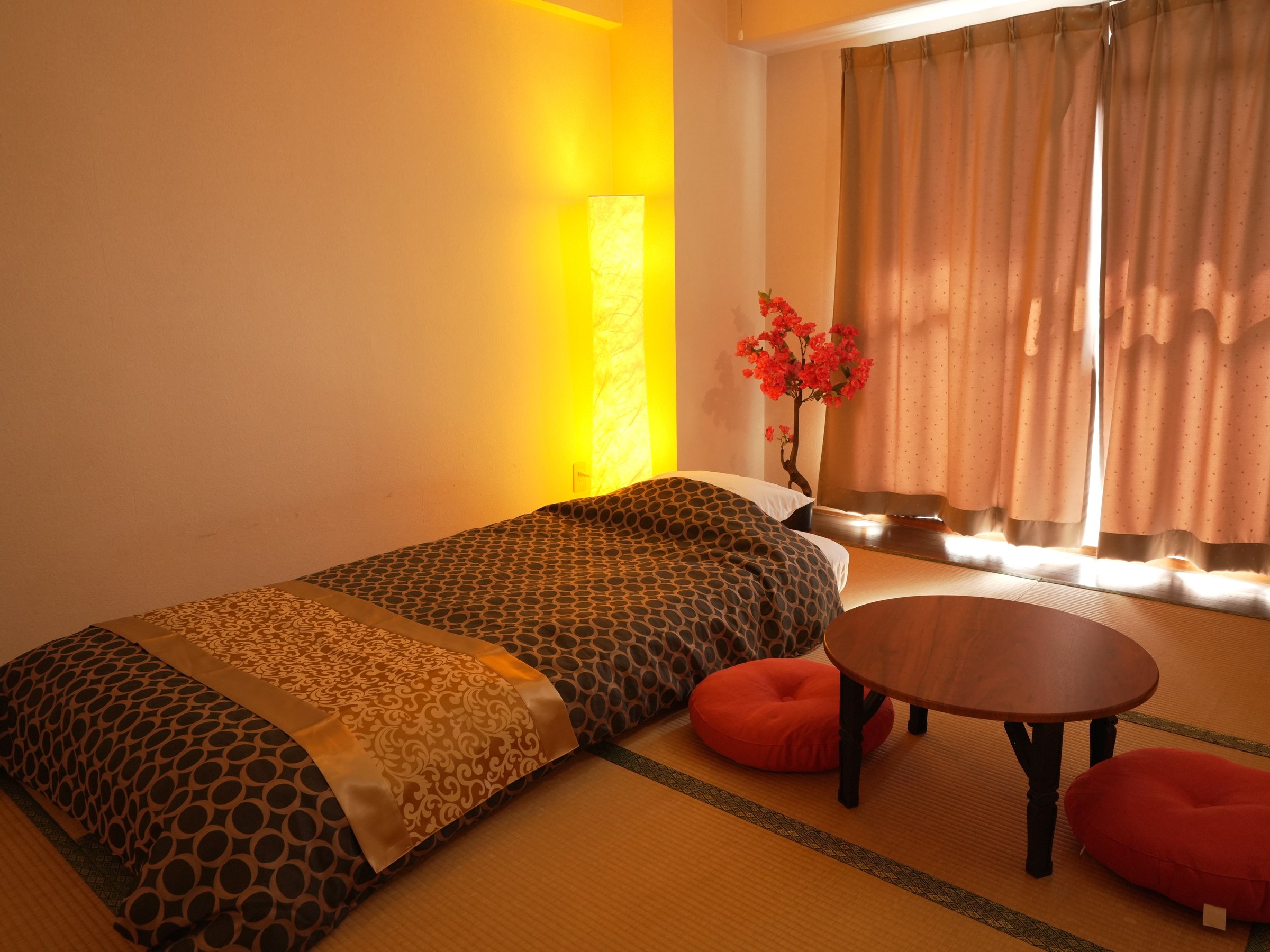 Japanese Room y a z