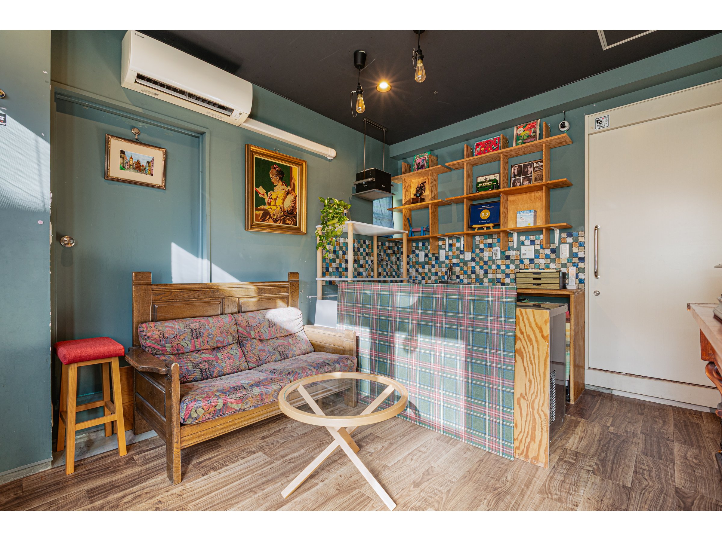 ���E���W