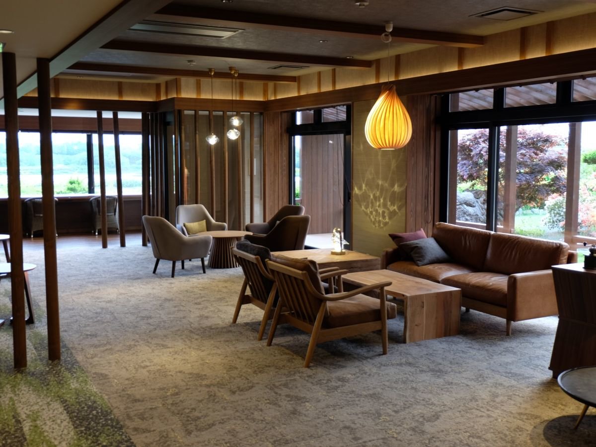 vCx[gȂЂƂƂ𖞋iłVEWuRiver View Lounge nv