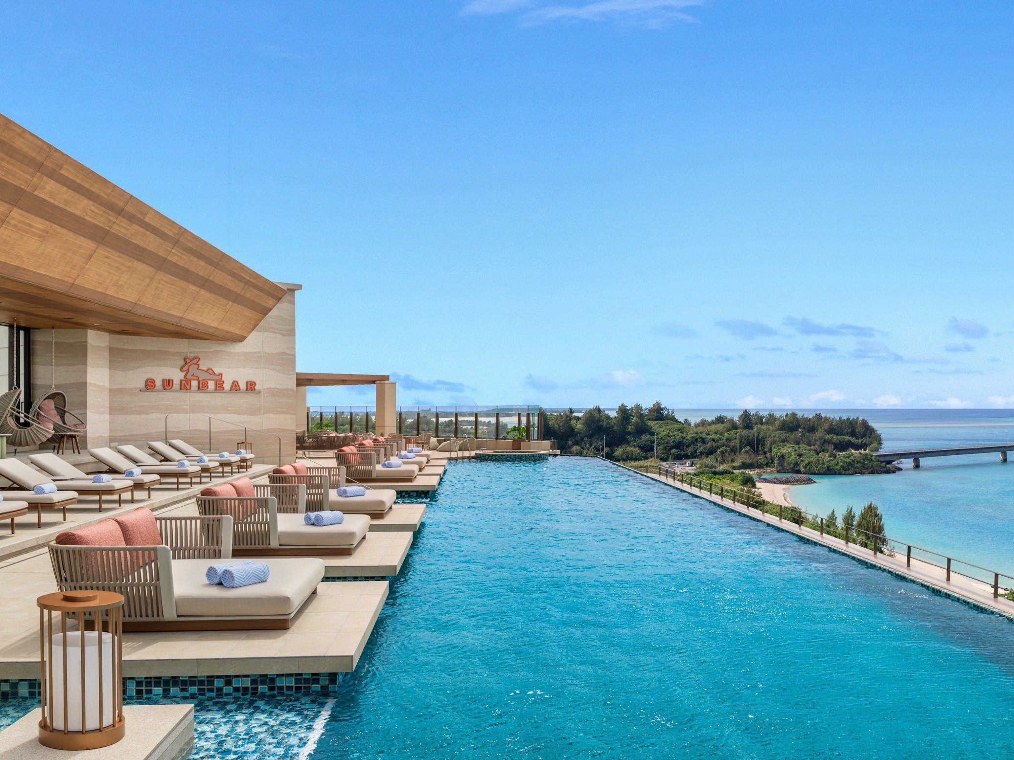 ��ƊC���n�������A�{�Ãu���[�̃p�m���}�B�ɏ�̃C���t�B�j�e�B�v�[���B