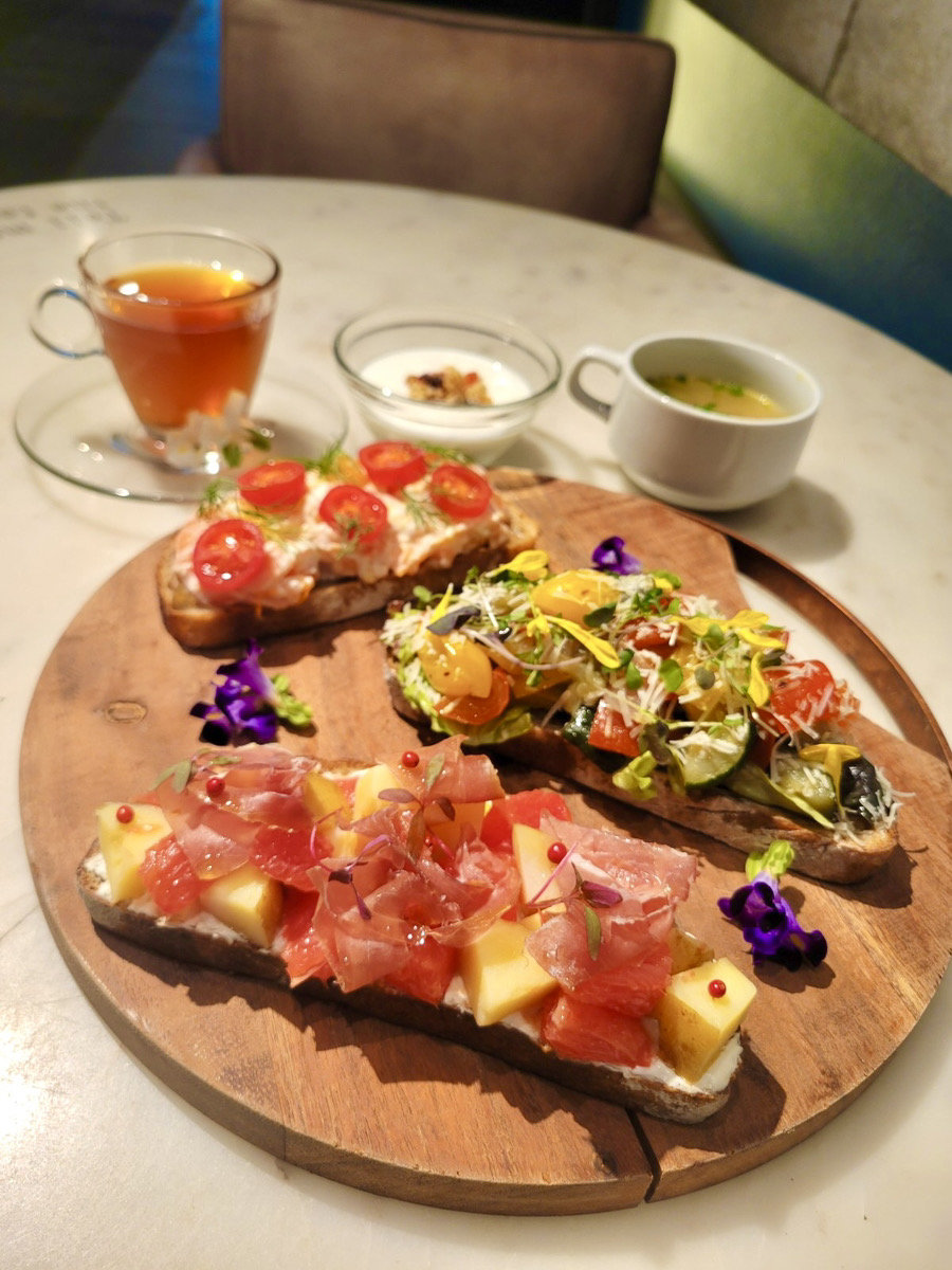 G߂̑fނƐFʂ̃oXɂAA[giIԂ悤ɃZNgł3̃v[gpӁB