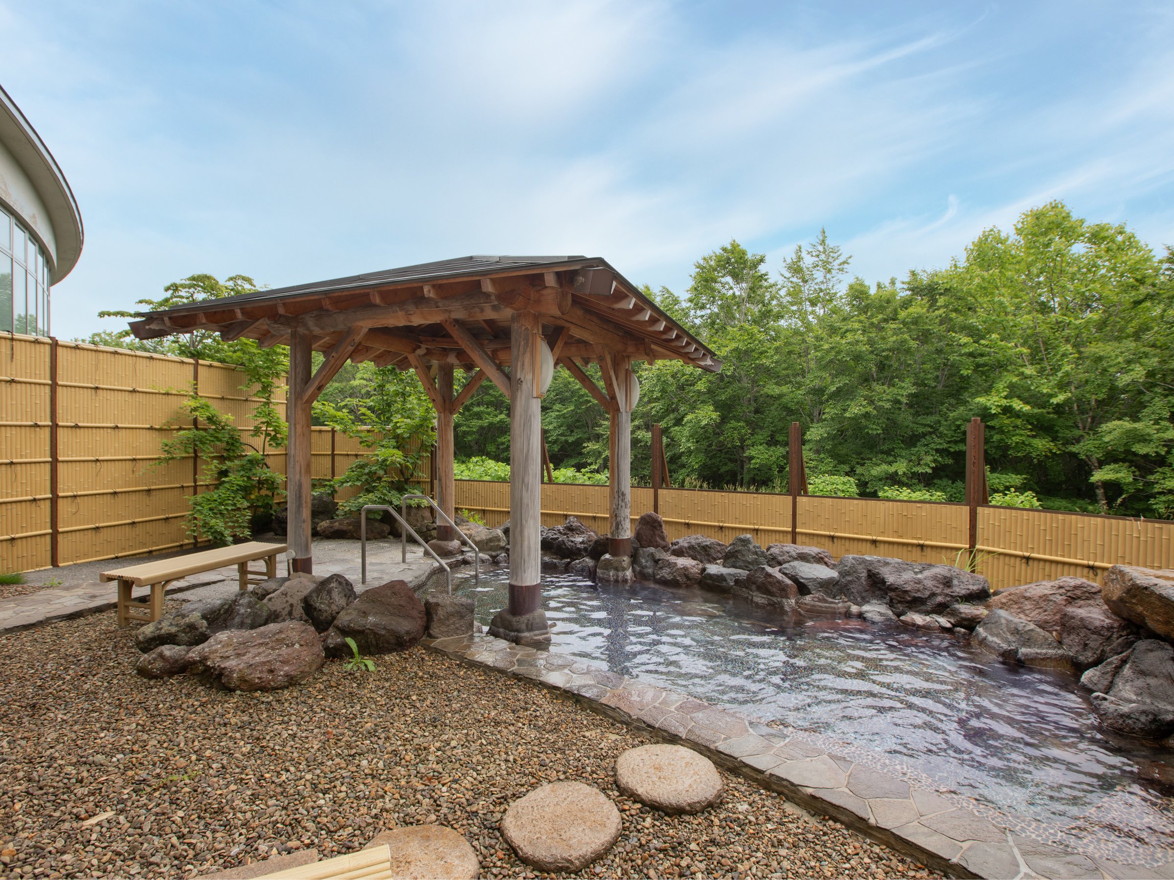 �����򁄌I��R�̎��R�ɕ�܂ꂽ�I�V�╗�C