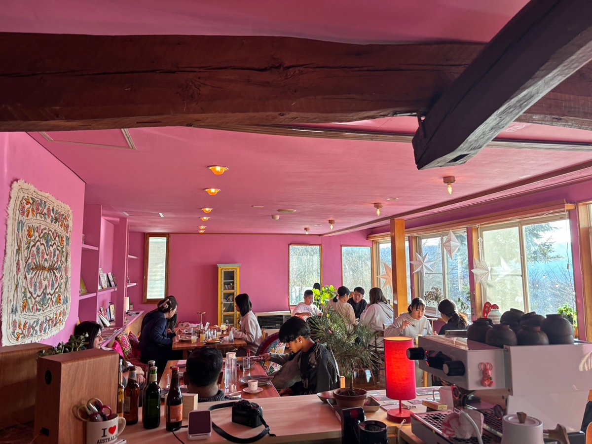 �E�yCafe KOHI�z�����{�����ŃR�[�q�[�̒m�����w�񂾃o���X�^���ō��Ȉ�t�����񋟂������܂�